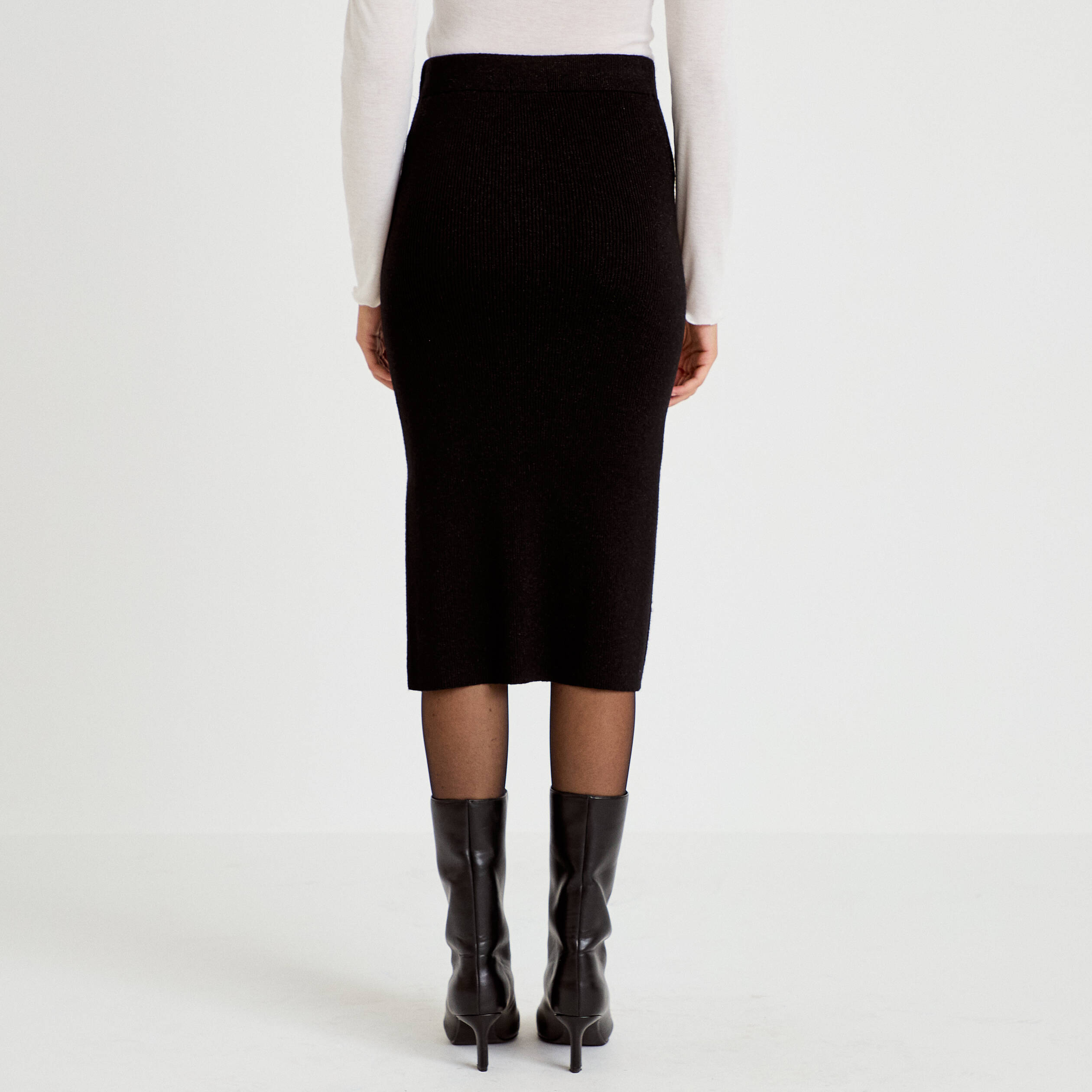 Jupe ajust&eacute;e longueur 3/4 noir femme