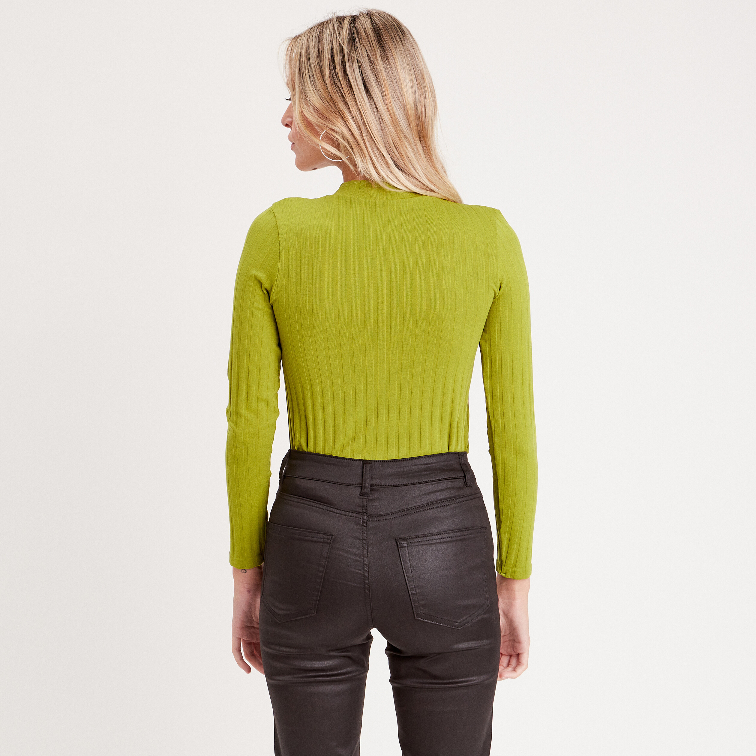t shirt cotele avec ouverture vert anis femme T-shirt côtelé avec ouverture vert anis femme