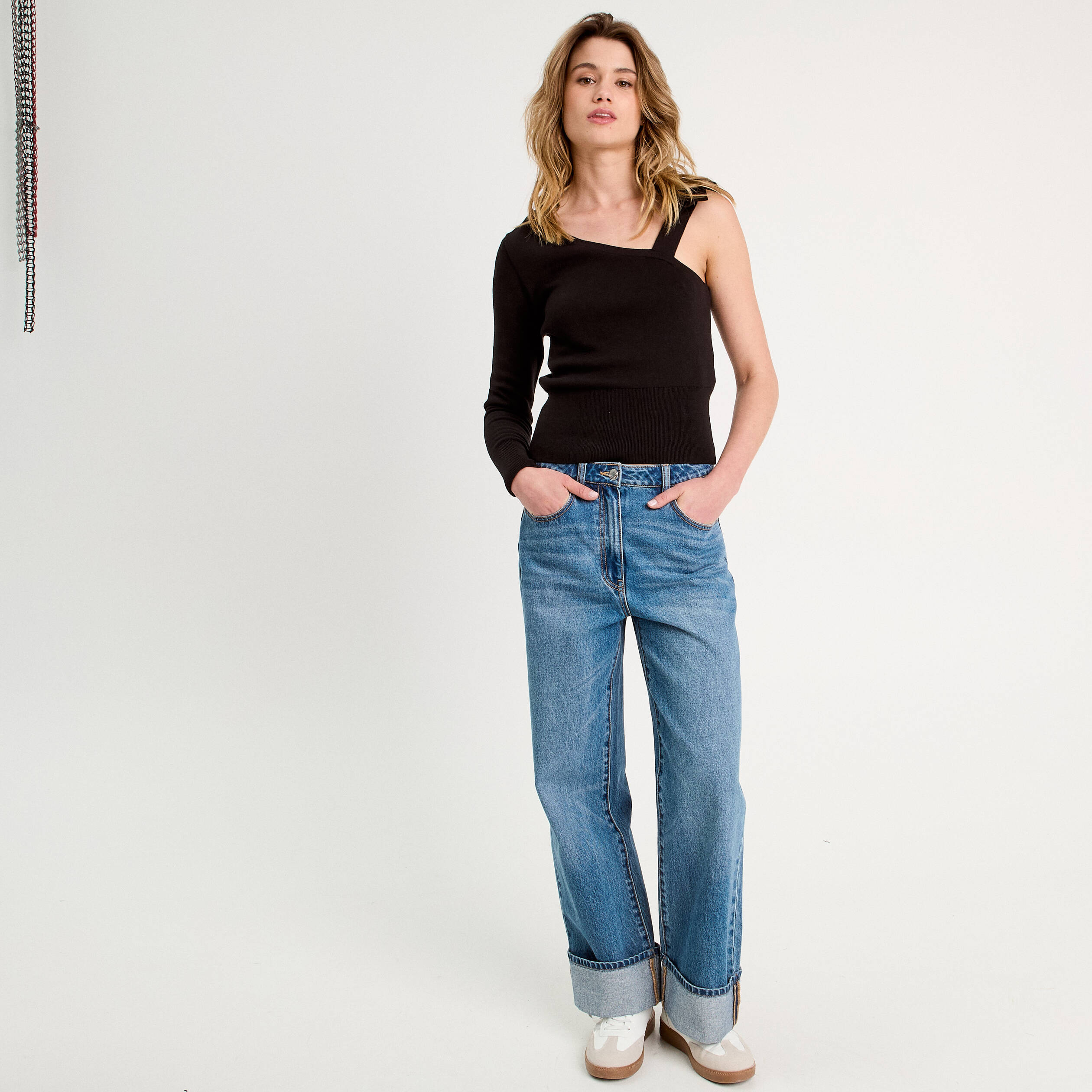 Pull asym&eacute;trique noir femme