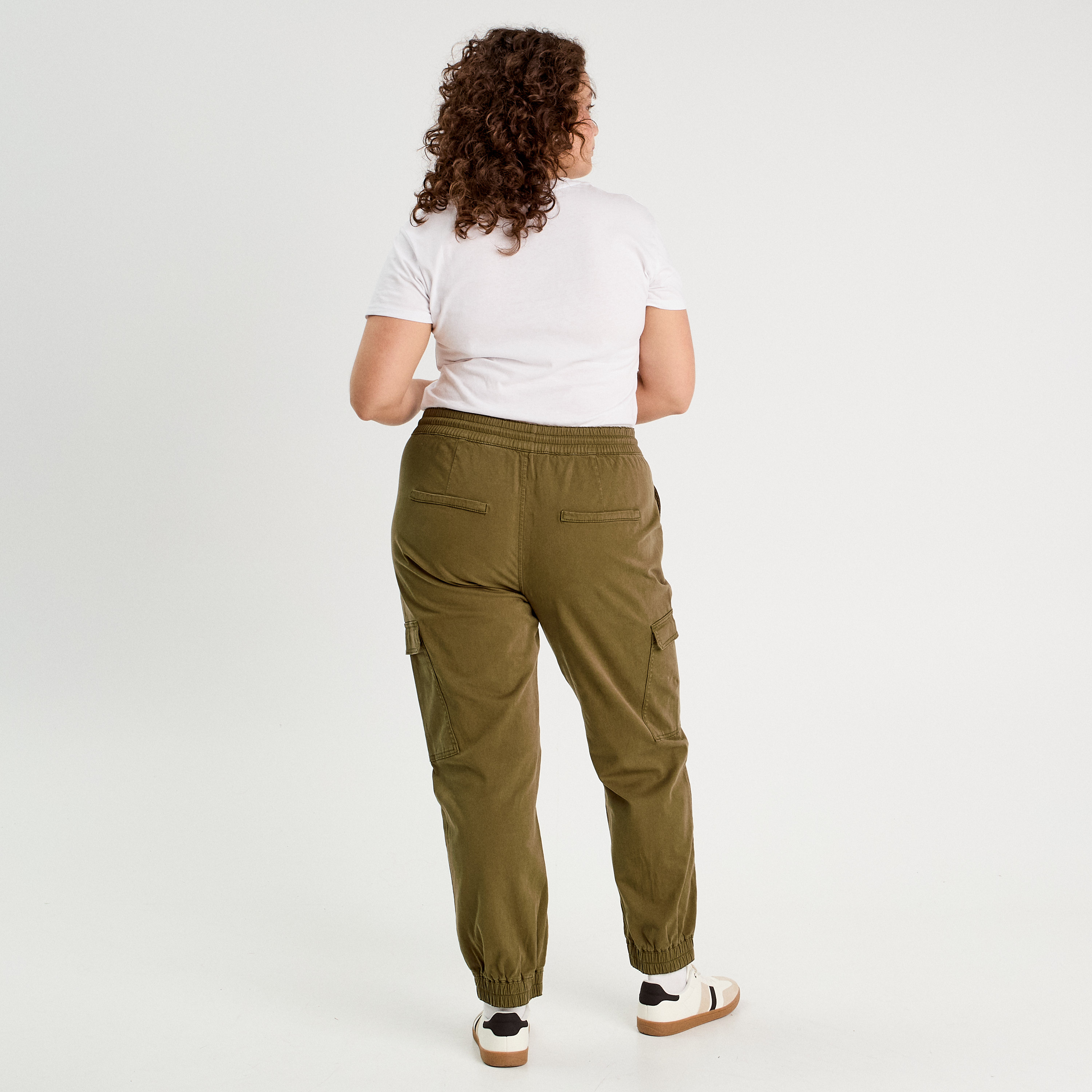 Pantalon cargo slim vert fonc&eacute; femme