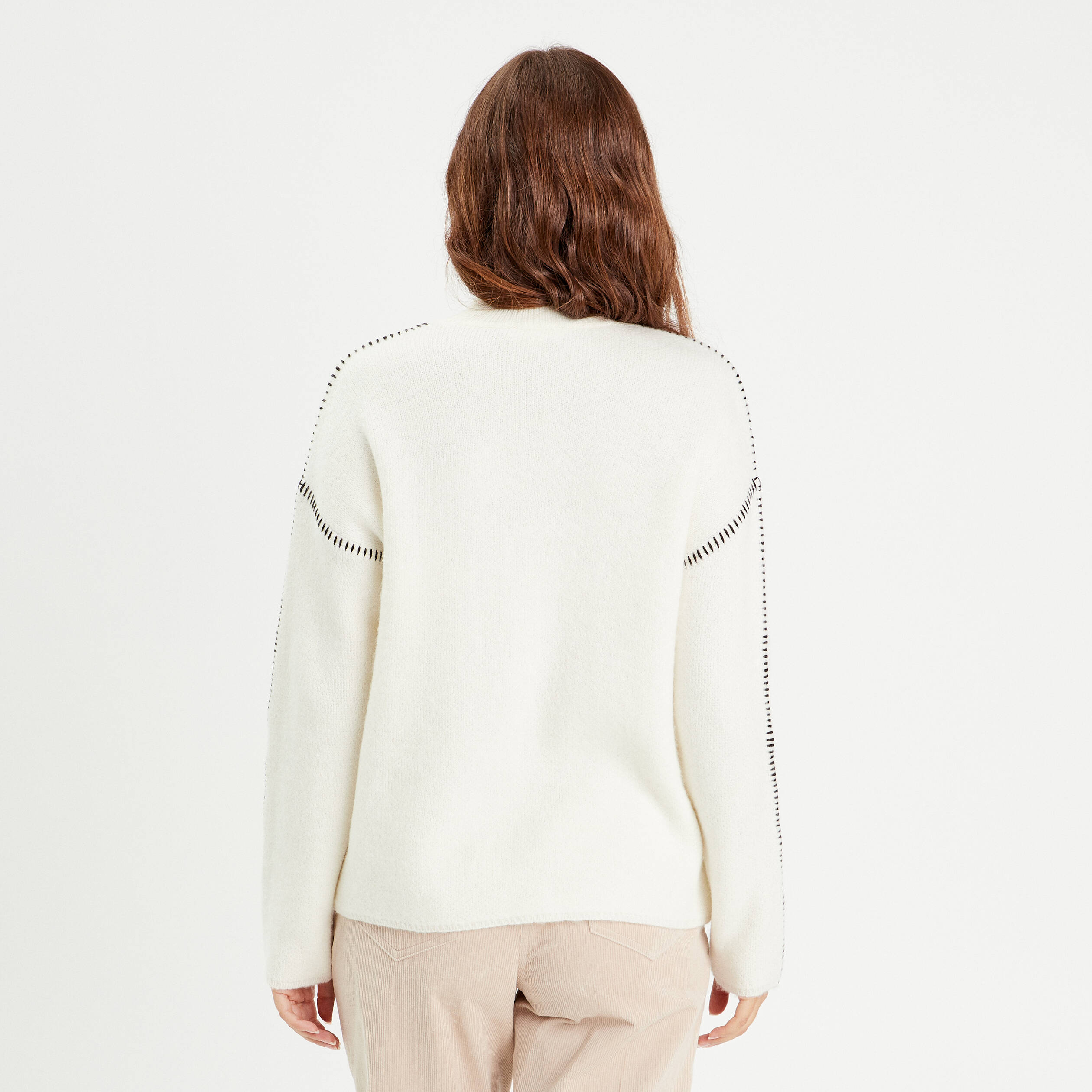 Pull brod&eacute; col montant ecru femme