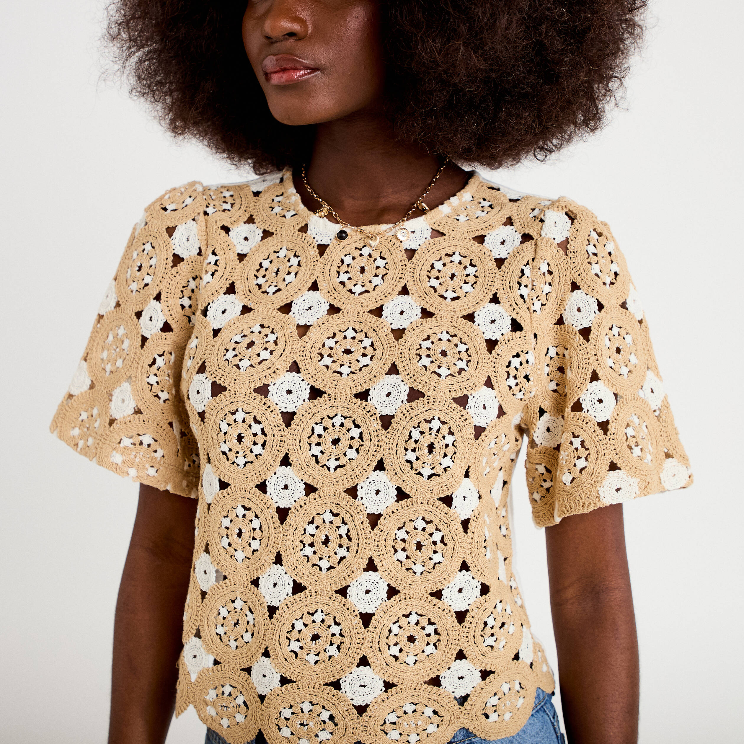T-shirt manches courtes aspect dentelle sable femme