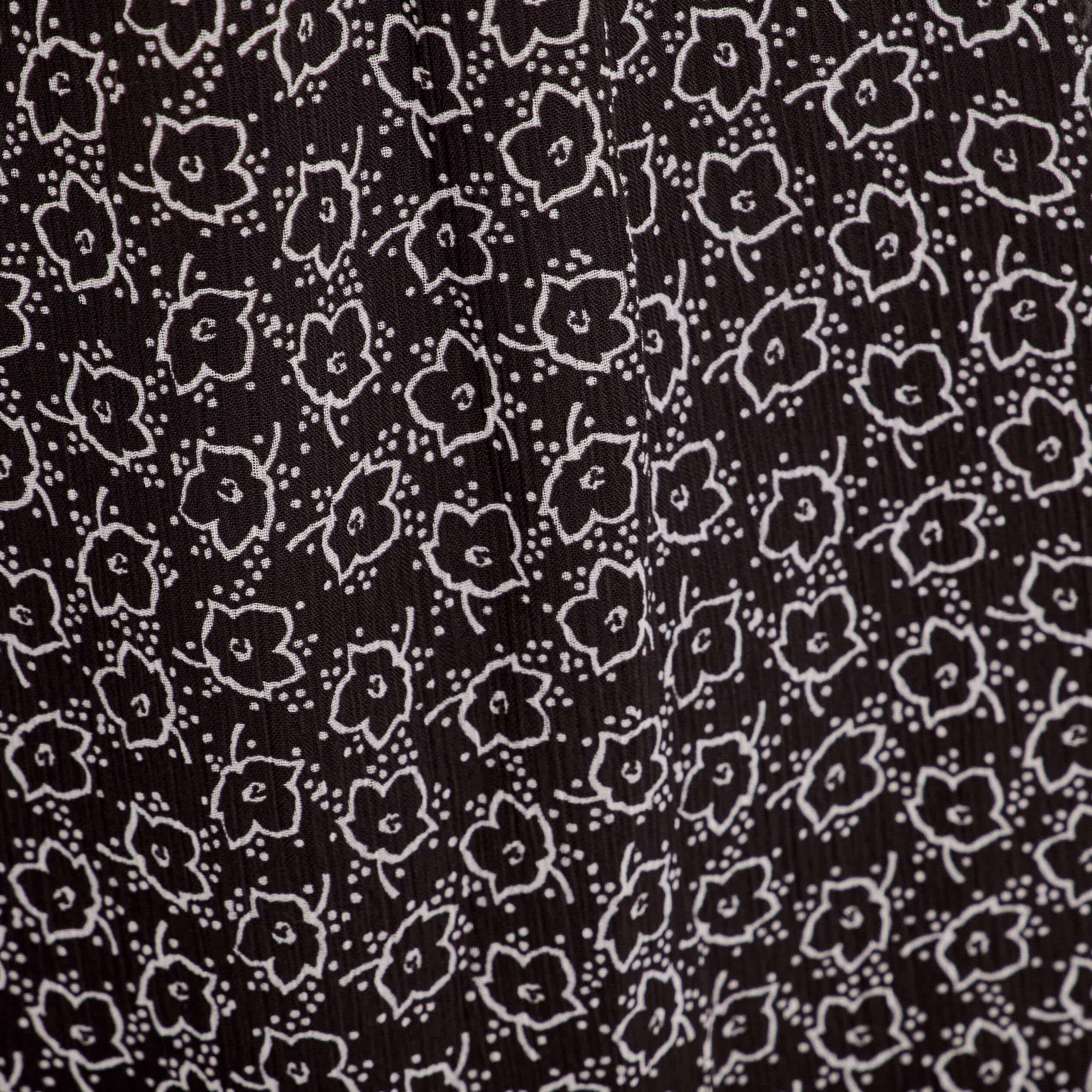 Robe &eacute;vas&eacute;e manches courtes noir femme
