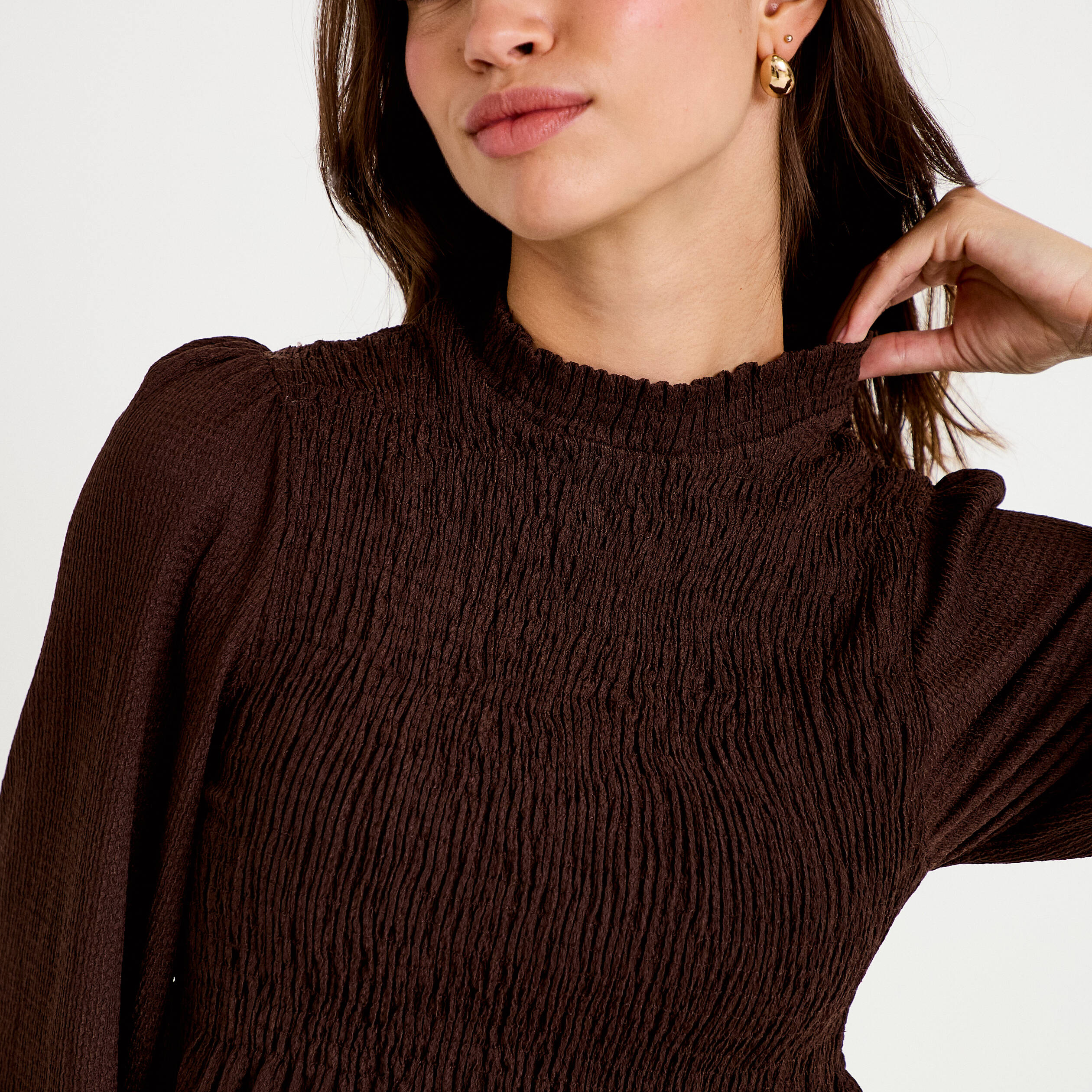 Blouse droite manches longues pliss&eacute;e marron fonc&eacute; femme