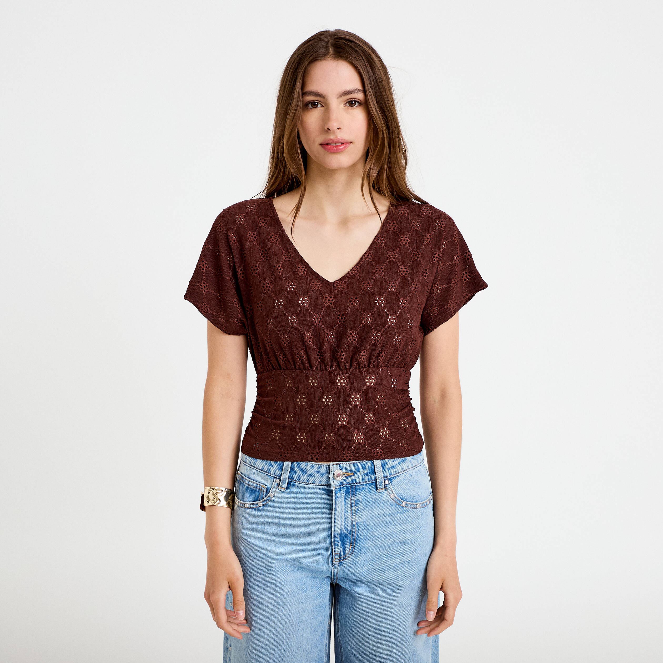 T-shirt ajour&eacute; col v manches courtes marron femme