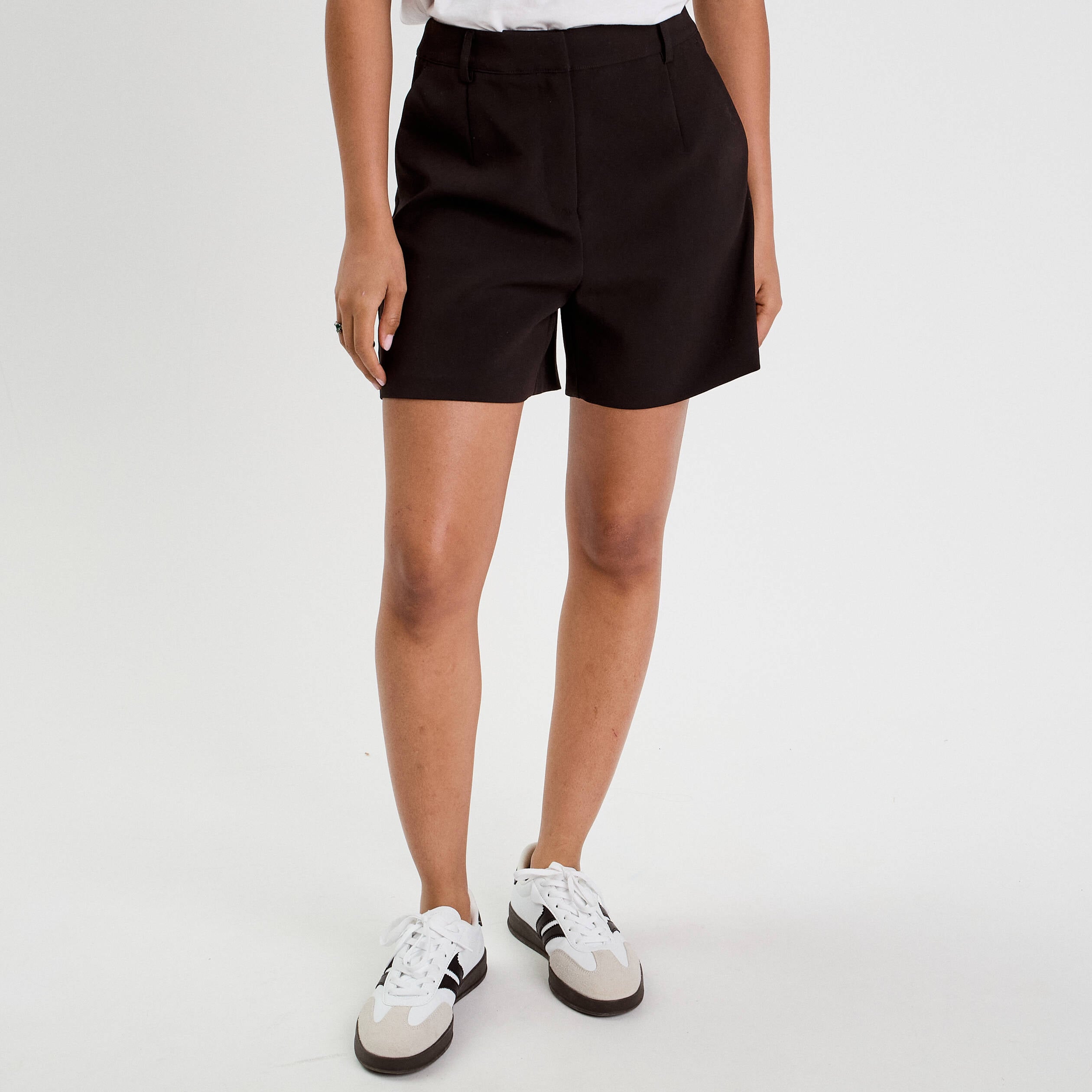 Short regular noir femme
