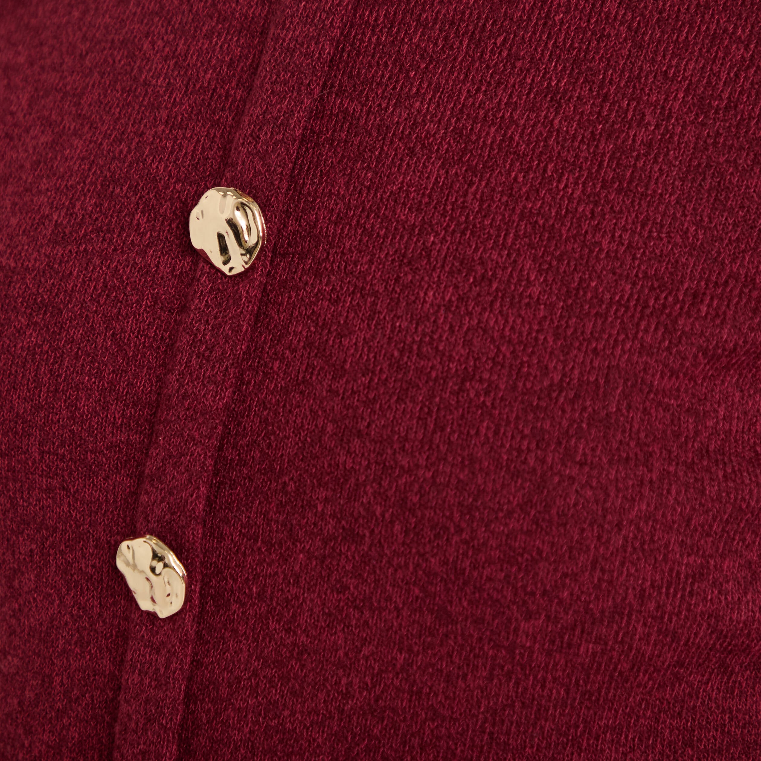 Pull p&eacute;plum avec boutons rouge fonc&eacute; femme