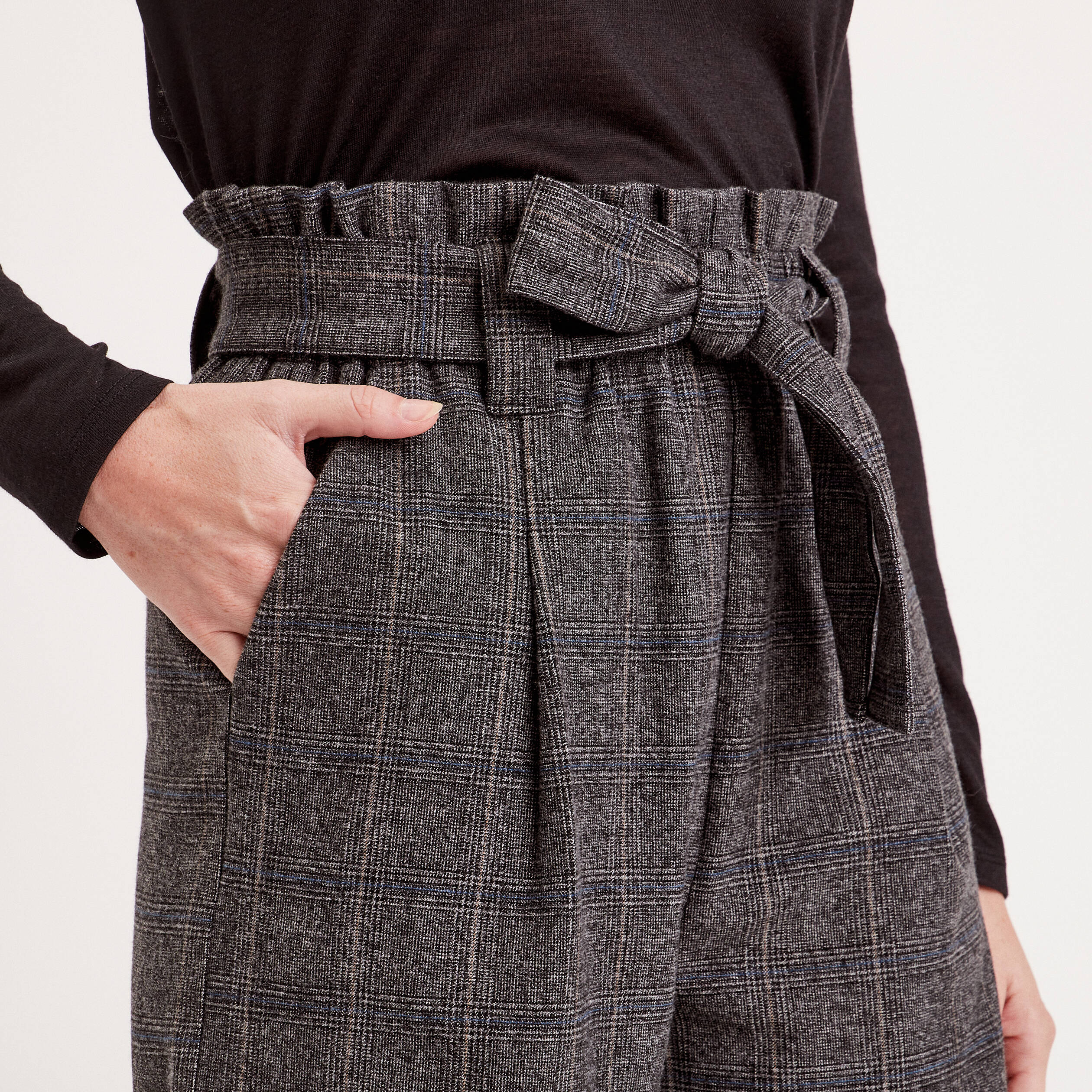 Short droit ceinturé noir femme
