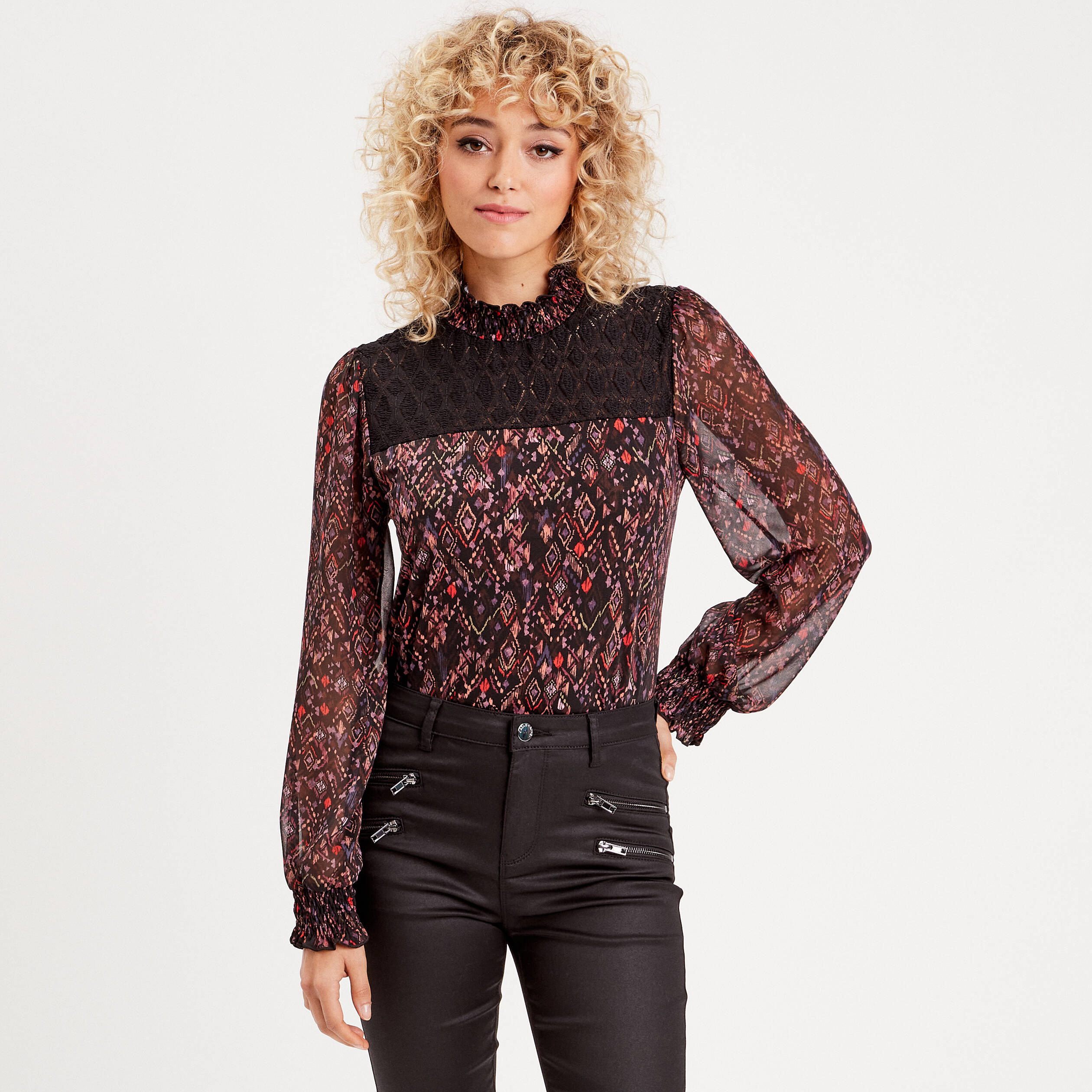 blouse col montant smocke noir femme Blouse col montant smocké noir femme