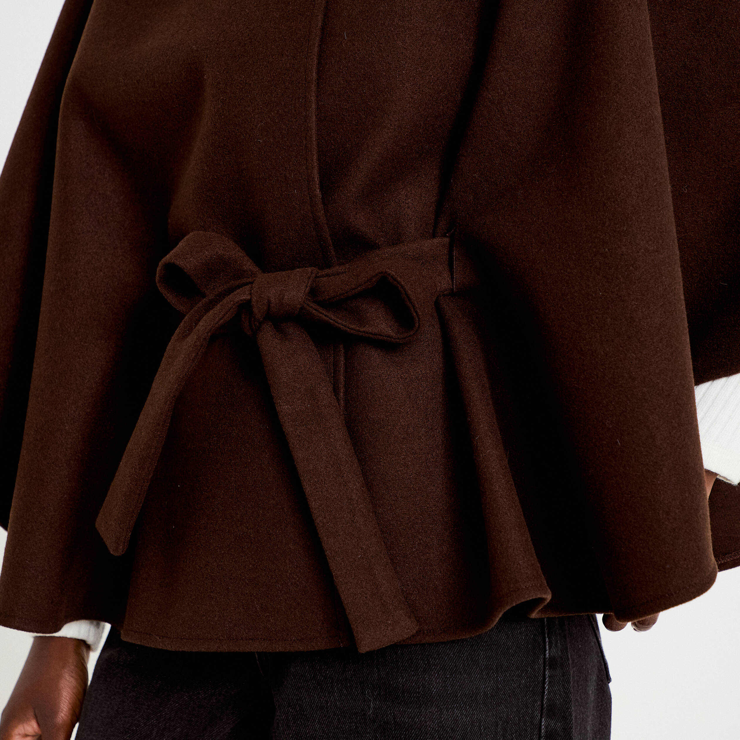 Poncho en fausse fourrure marron fonc&eacute; femme