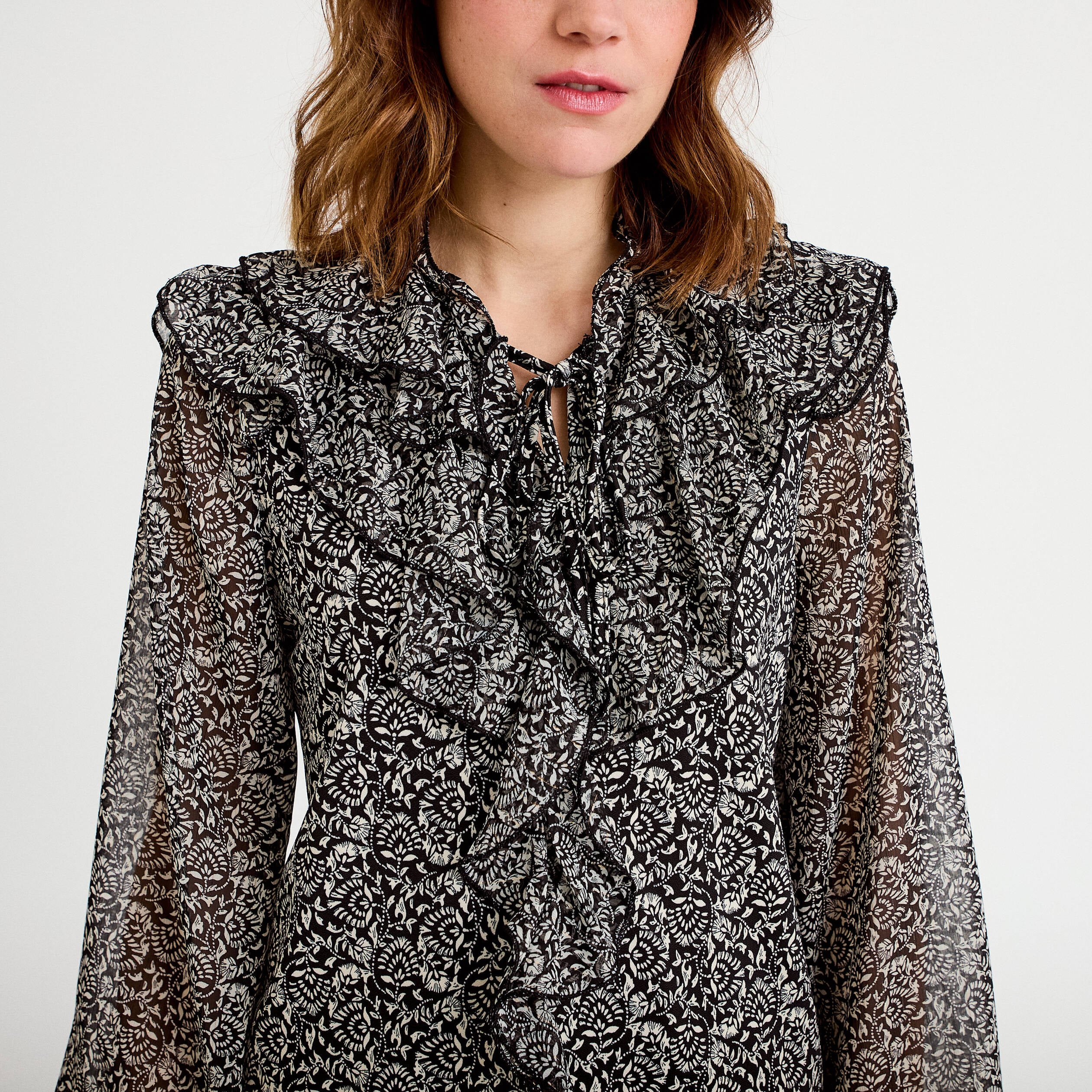 Blouse &agrave; volants noir femme