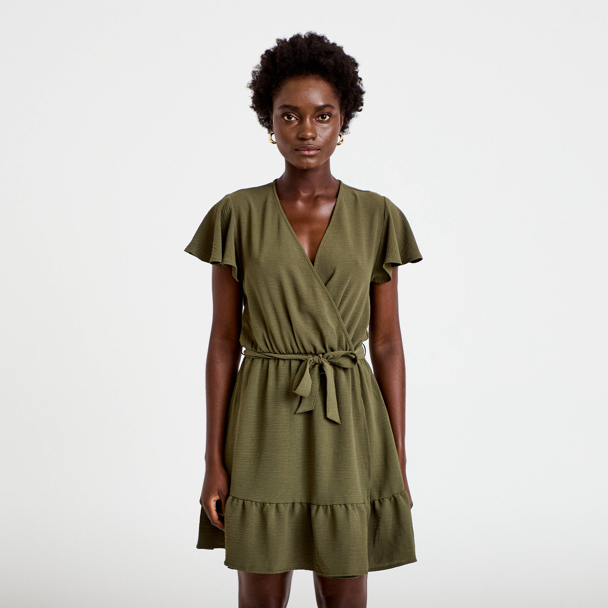 Robe courte &eacute;vas&eacute;e col v manches courtes vert kaki femme
