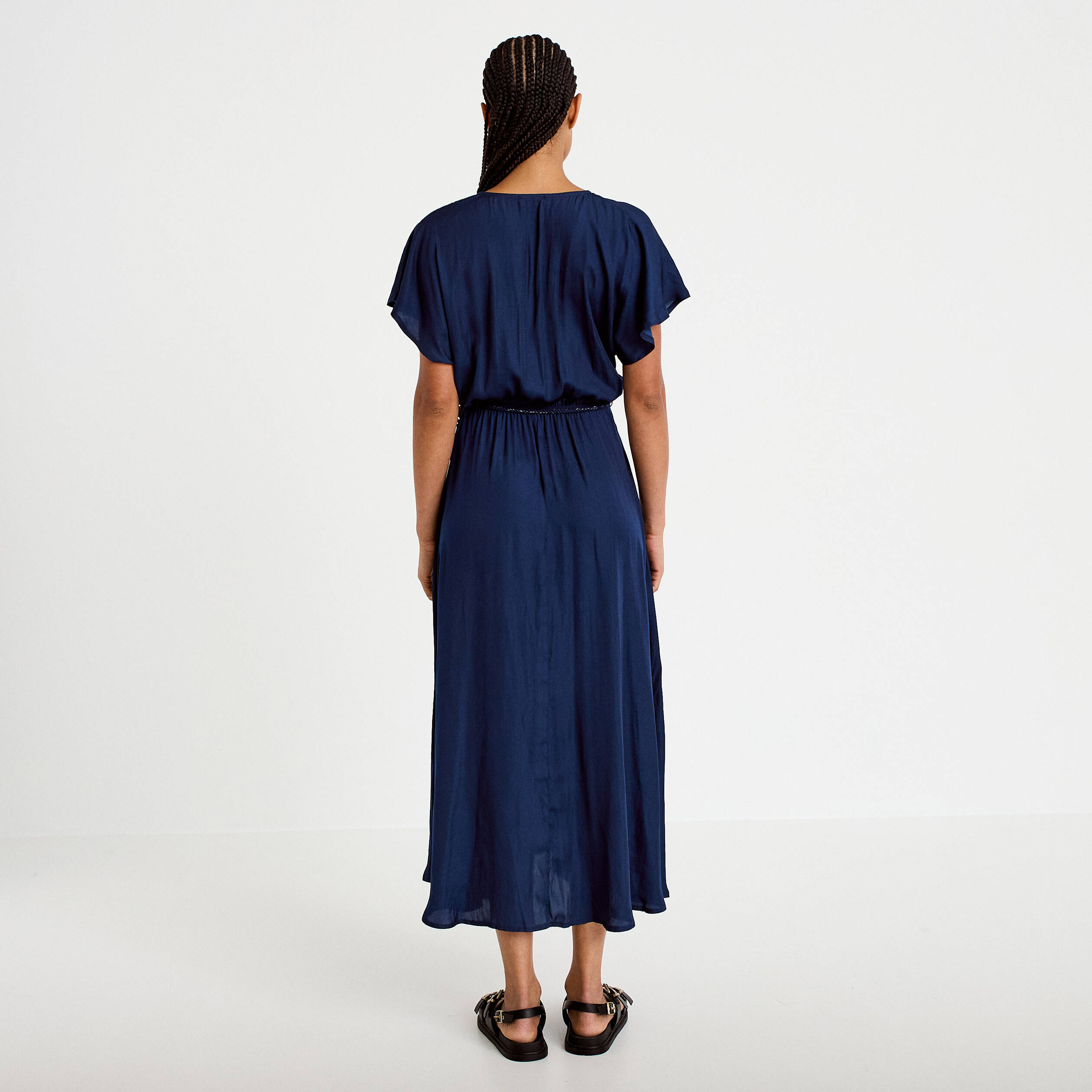 Robe longue &eacute;vas&eacute;e col v satin&eacute;e bleu marine femme