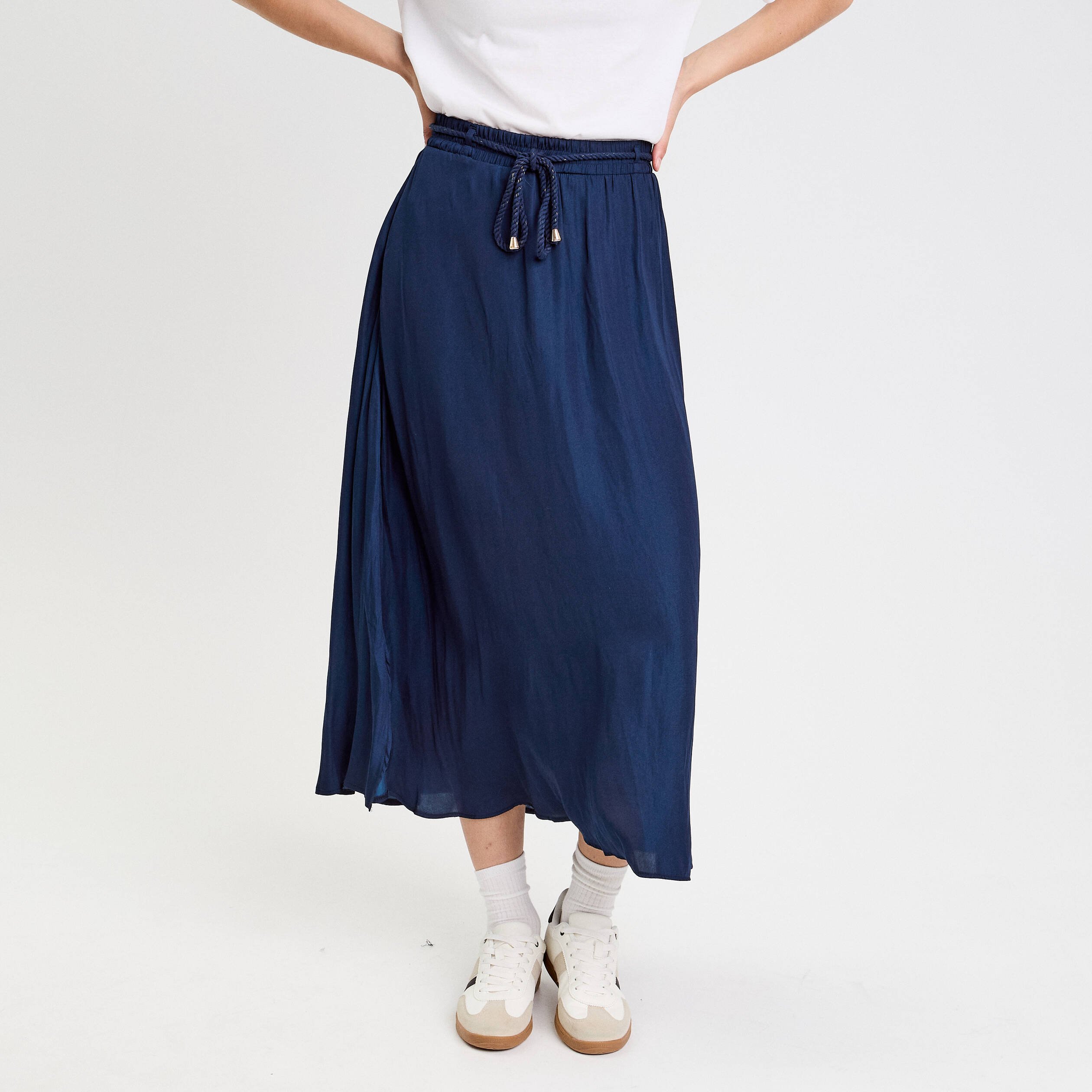 jupe longue evasee satin bleu marine femme Jupe longue évasée satin bleu marine femme