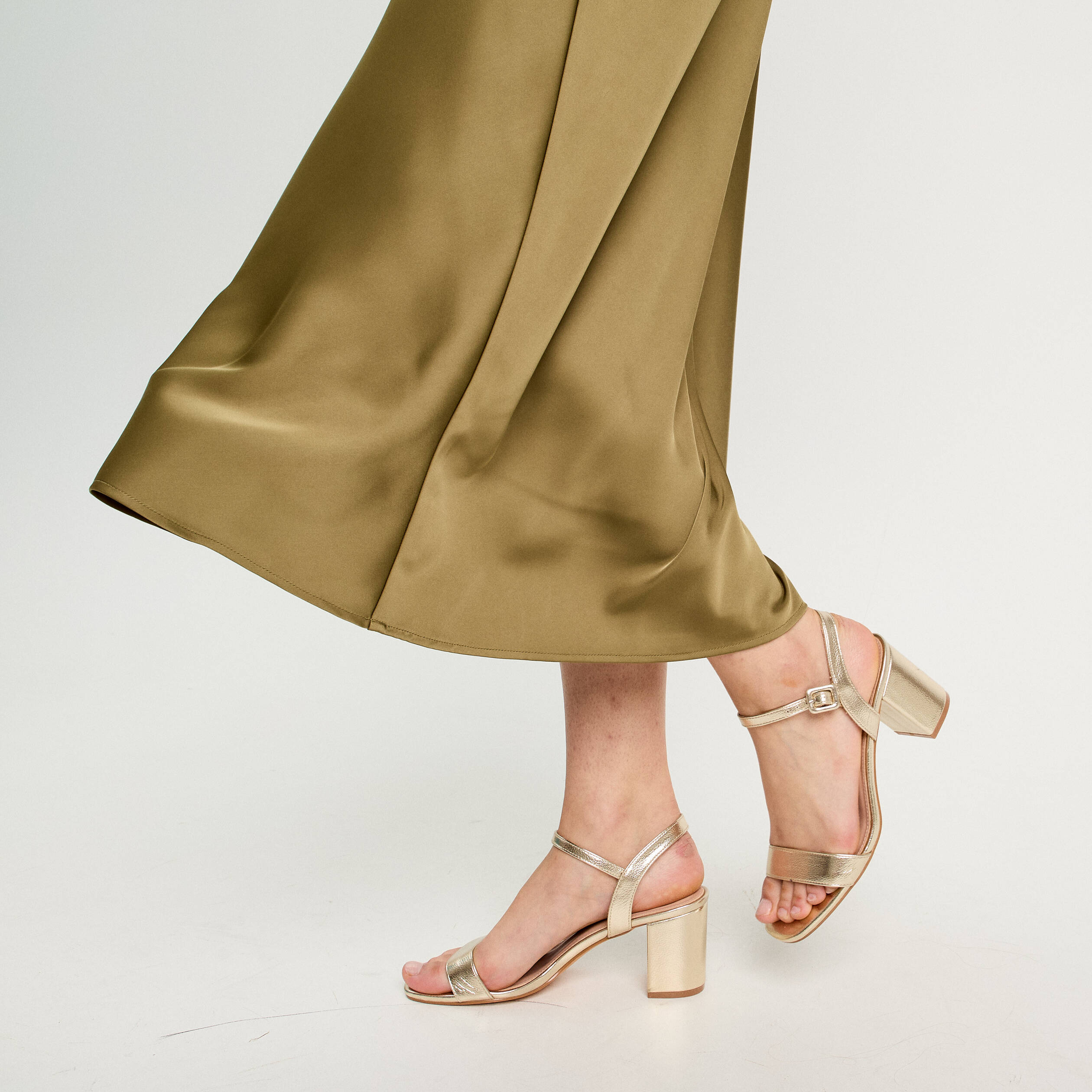 jupe longue trapeze satin vert fonce femme Jupe longue trapèze satin vert foncé femme