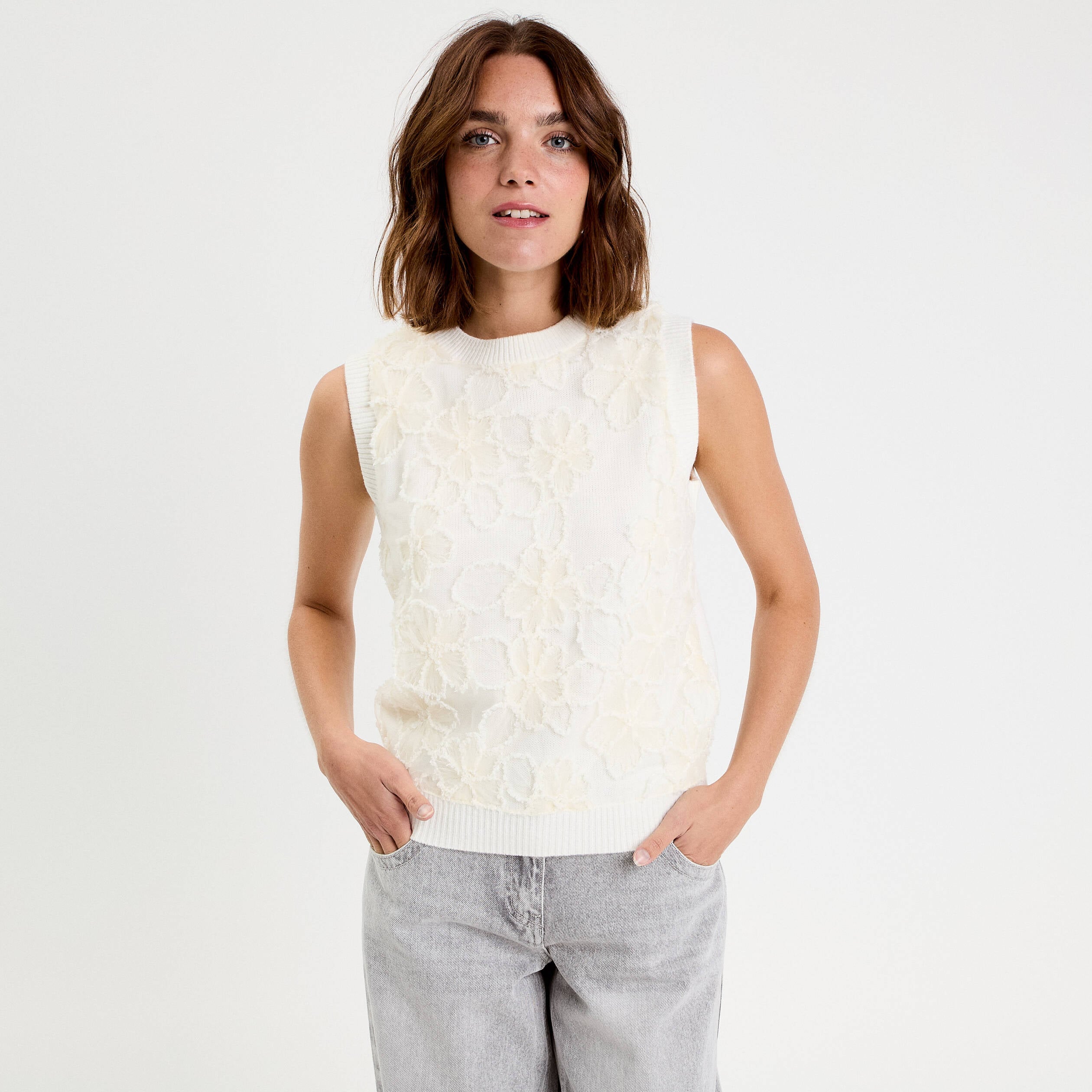 Pull sans manches &agrave; motif floral ecru femme