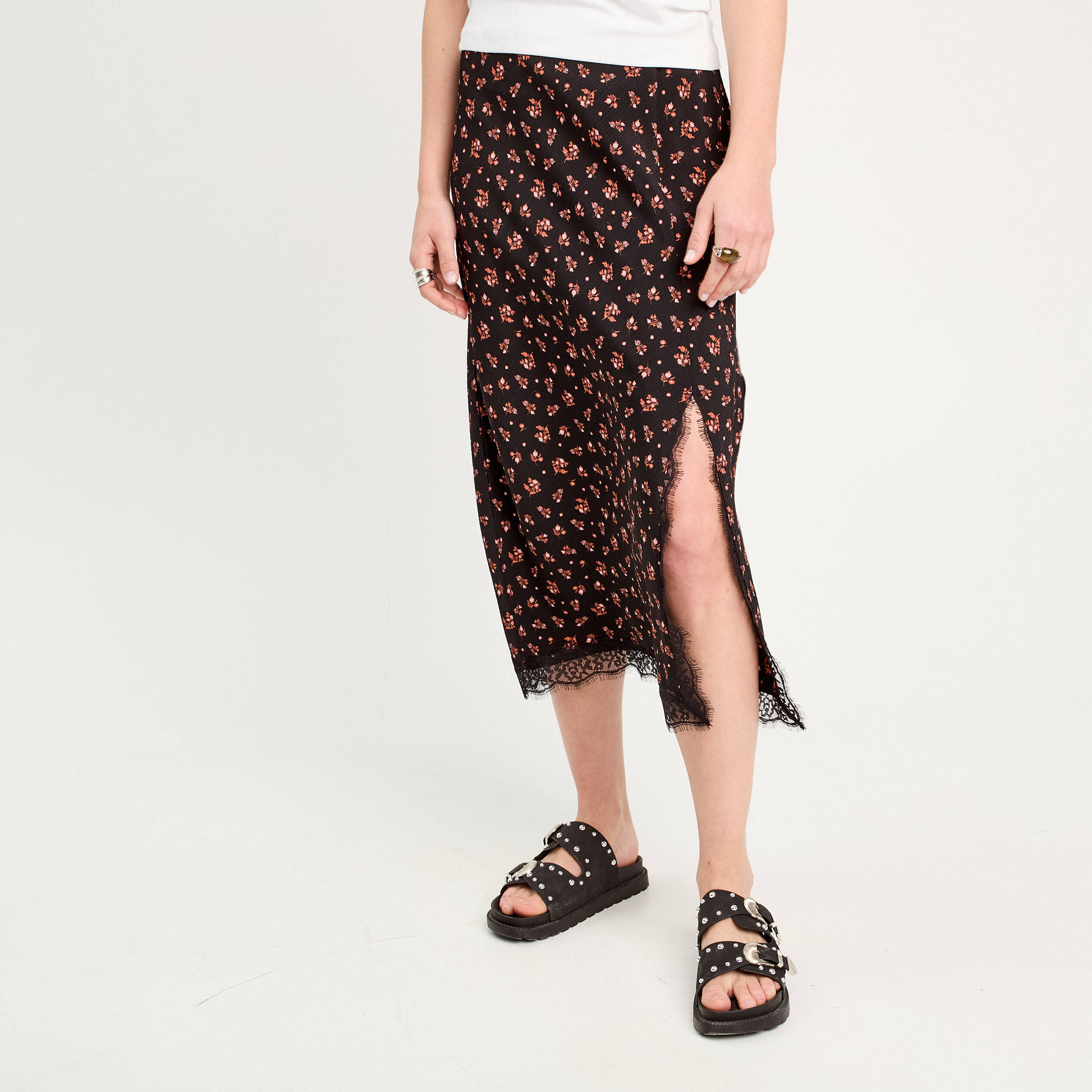 Jupe trompent élégante en satin noir pour femme, taille haute