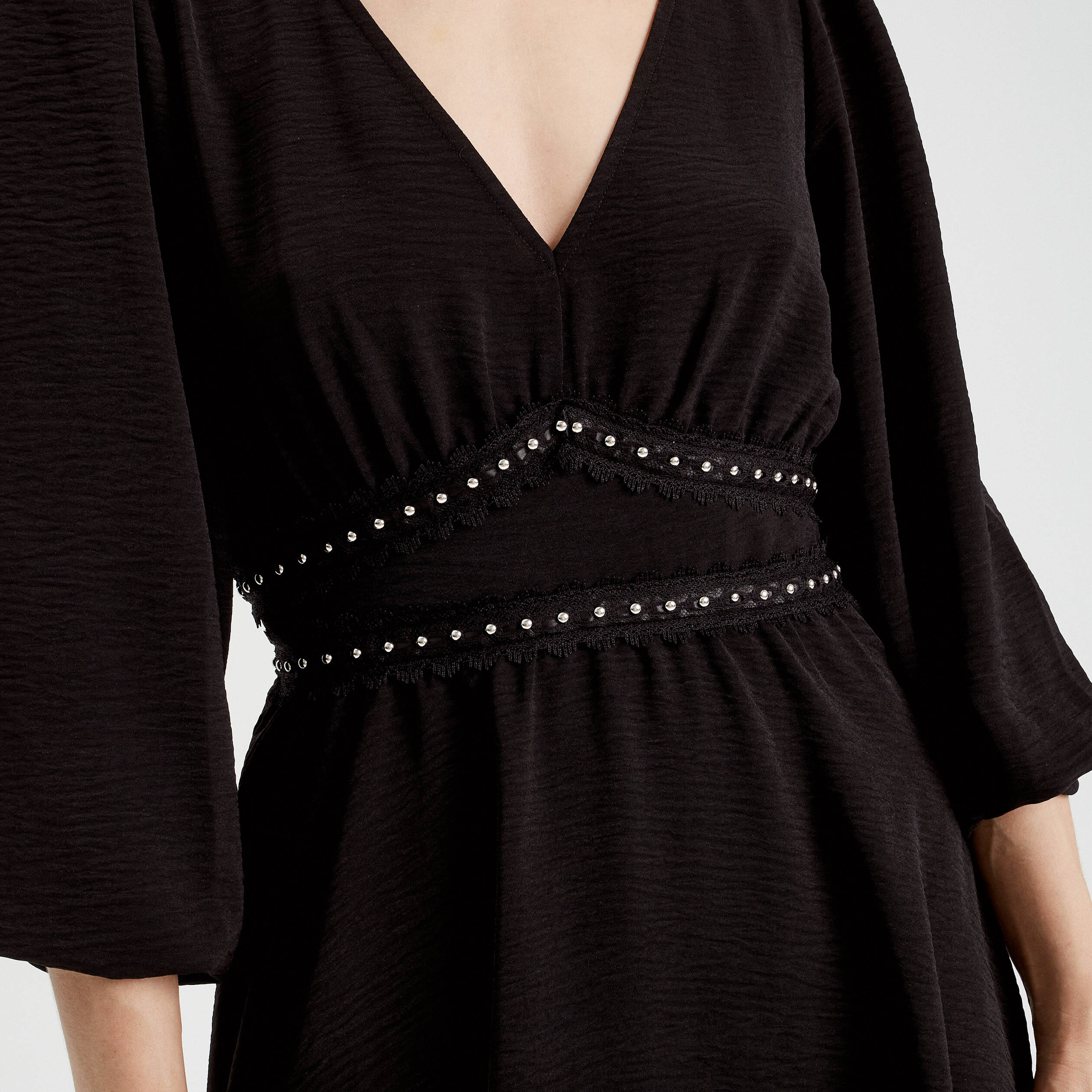 Robe &eacute;vas&eacute;e avec bandes clous noir femme