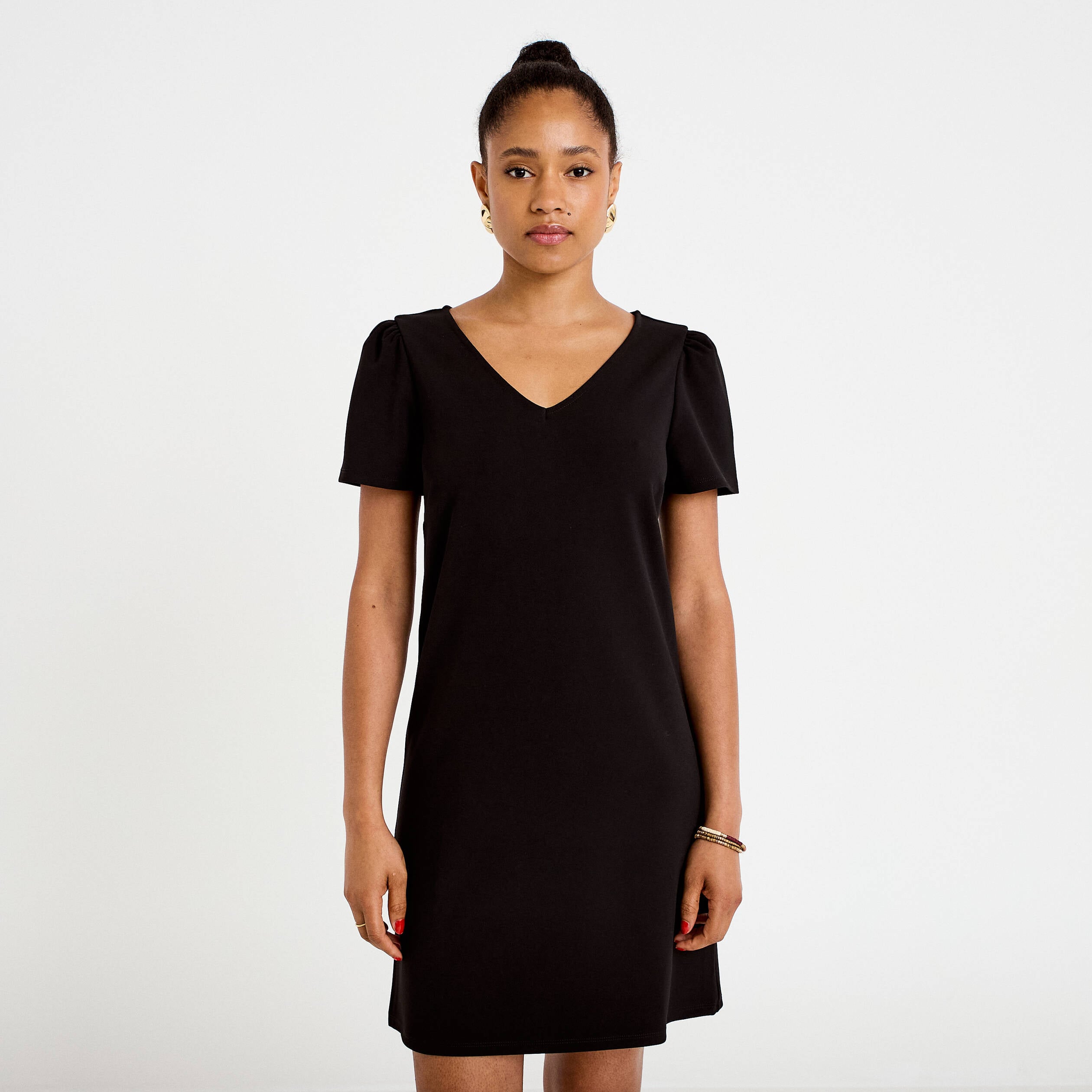 Robe droite courte en maille col rond noir femme
