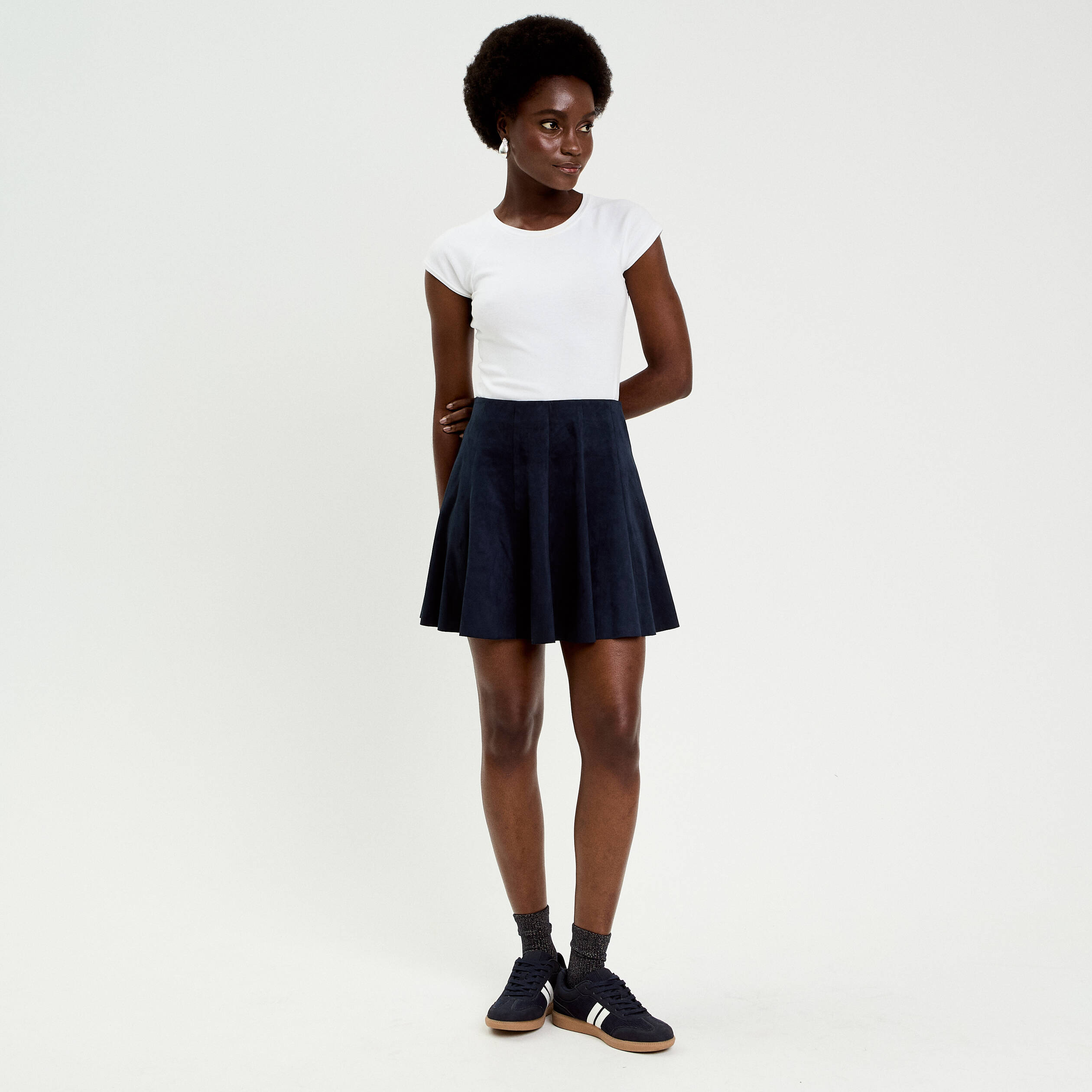 Jupe courte &eacute;vas&eacute;e aspect daim bleu marine femme