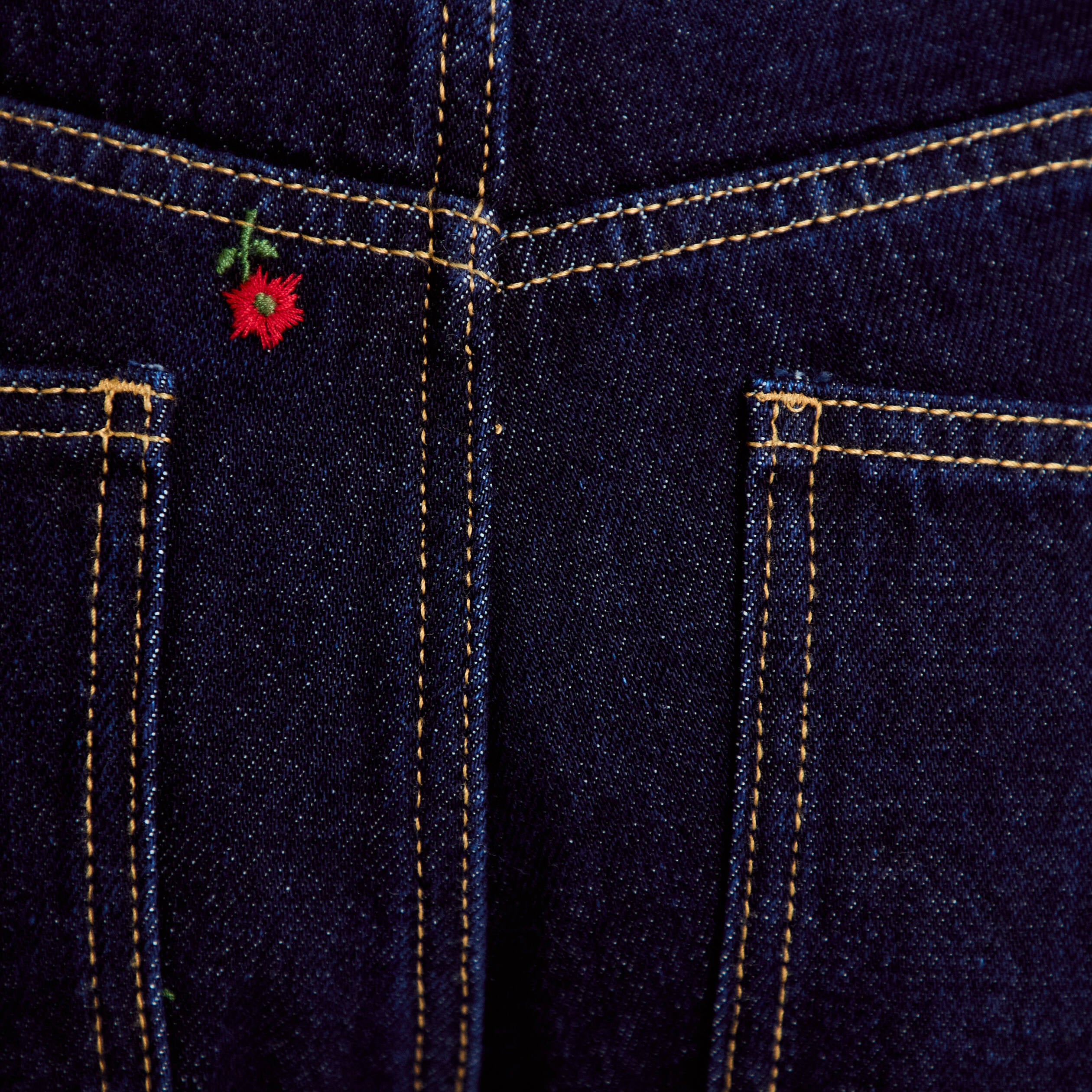 Jean avec broderie bleu marine femme