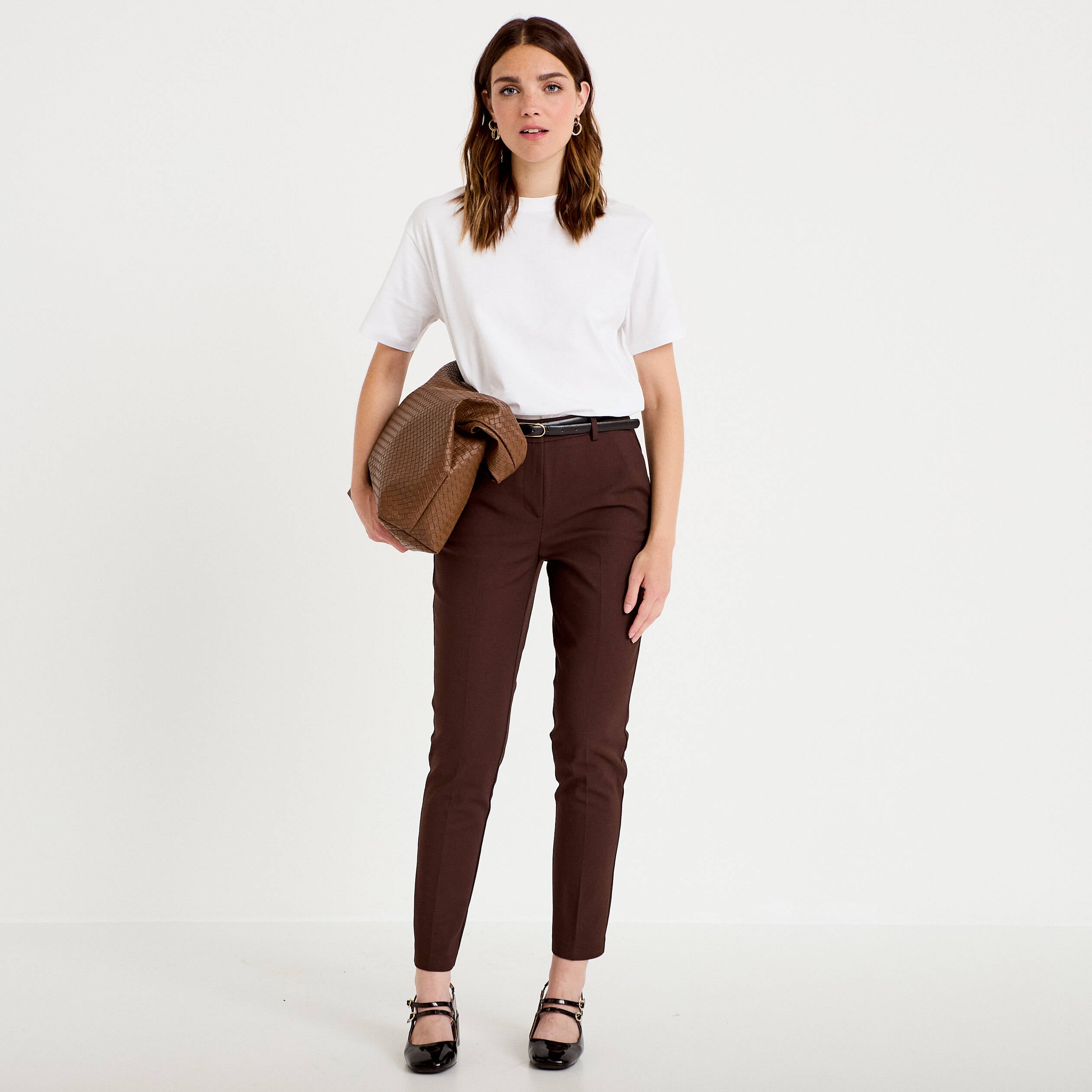 Pantalon cigarette ceintur&eacute; marron fonc&eacute; femme