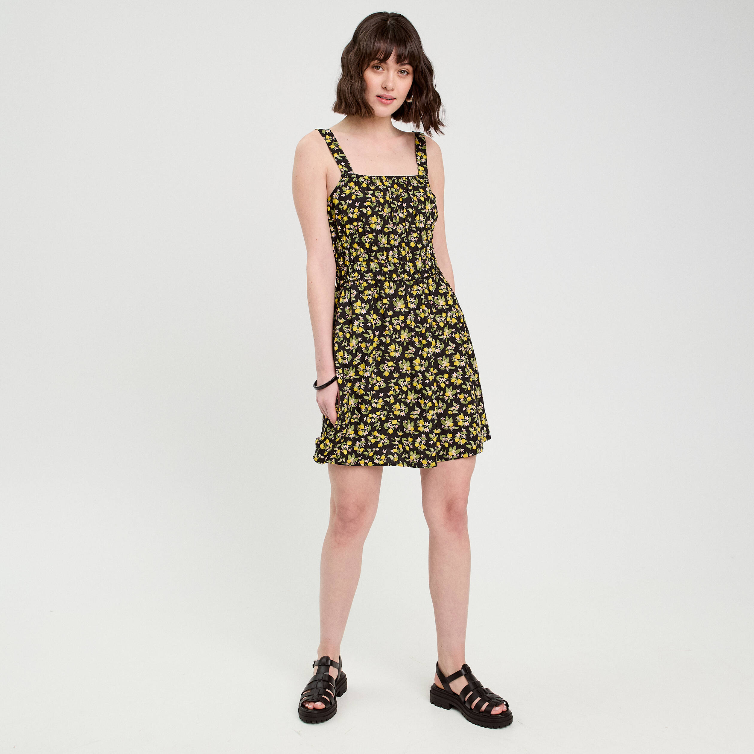 Robe &eacute;vas&eacute;e bretelles fines noir femme
