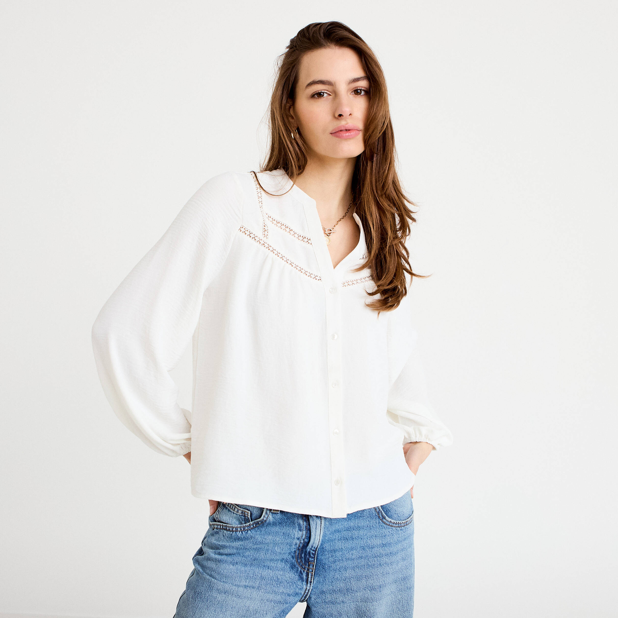 Blouse ajour&eacute;e col v manches longues ecru femme