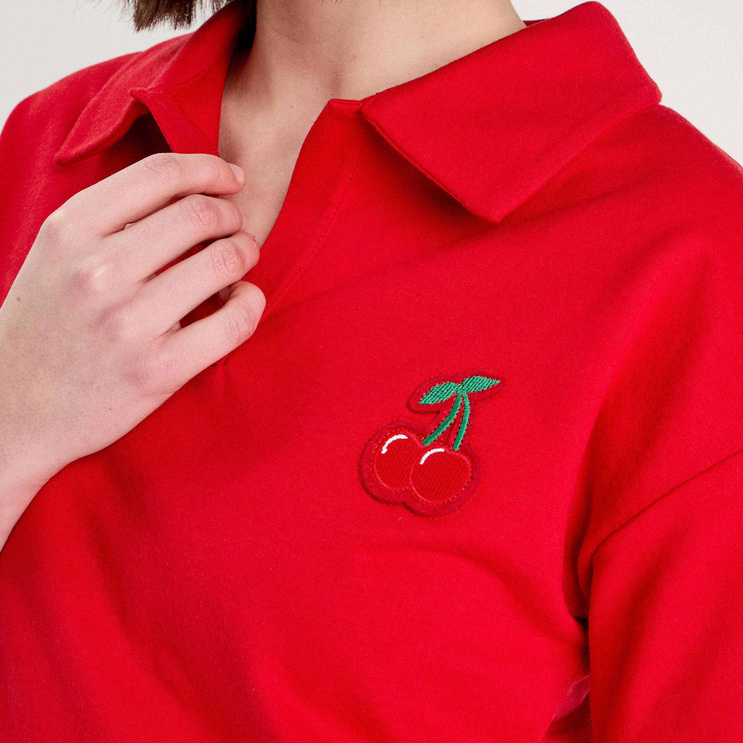 Polo avec patch brod&eacute; rouge femme