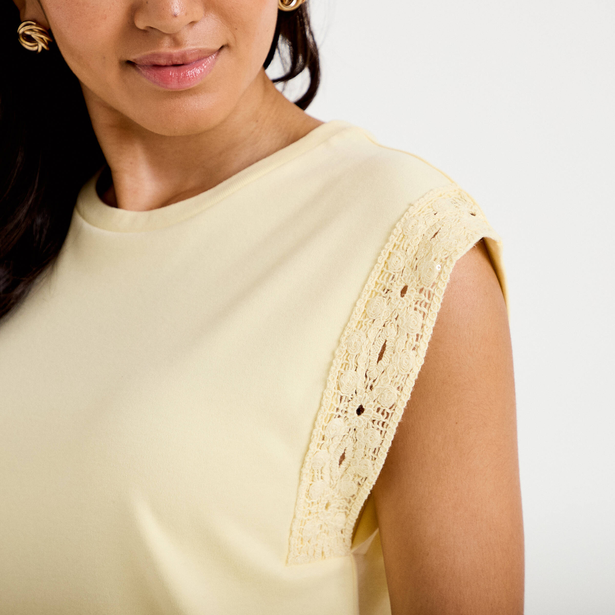 D&eacute;bardeur col rond jaune pastel femme