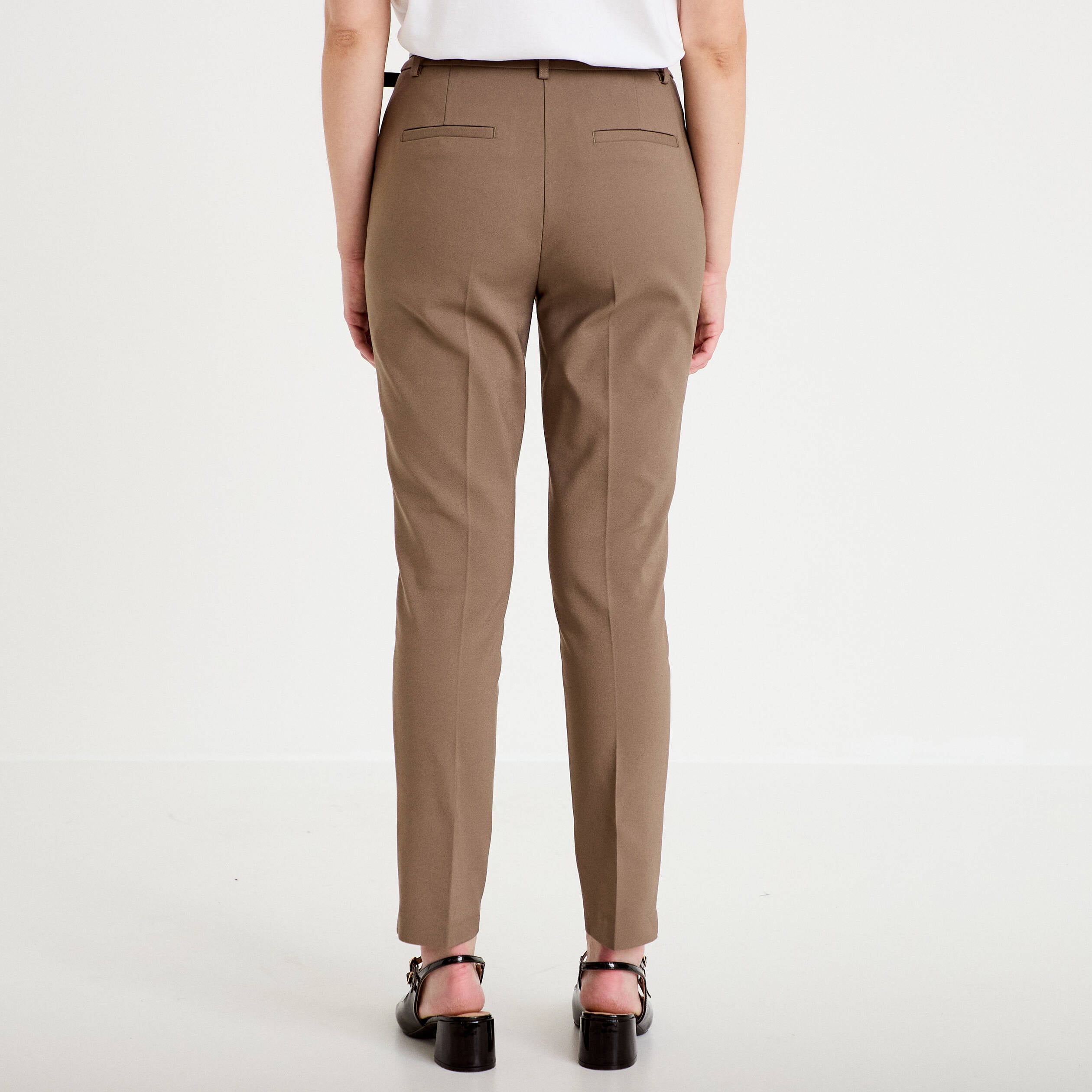 Pantalon cigarette ceintur&eacute; taupe femme