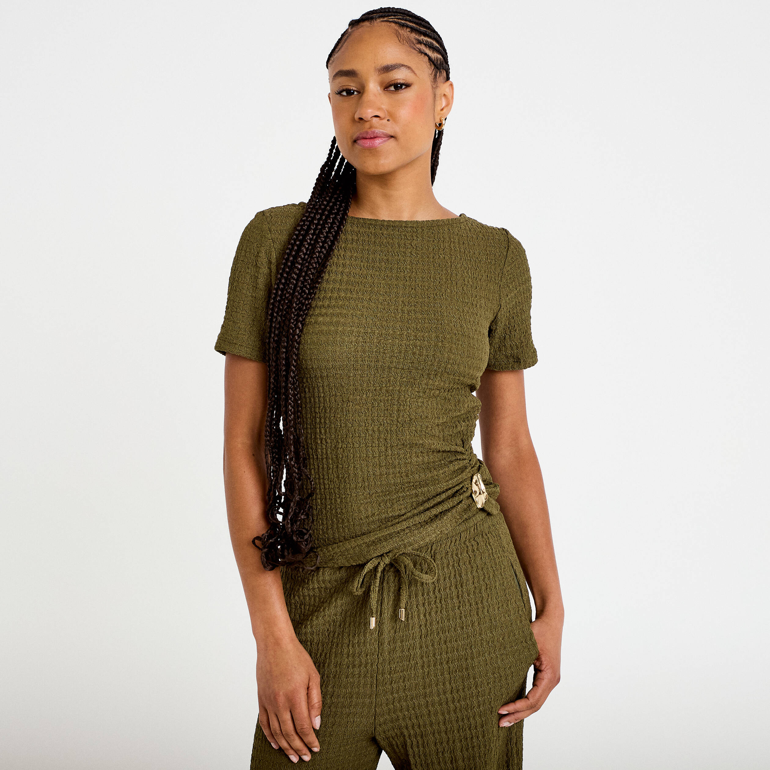 T-shirt col rond manches courtes bijou vert kaki femme