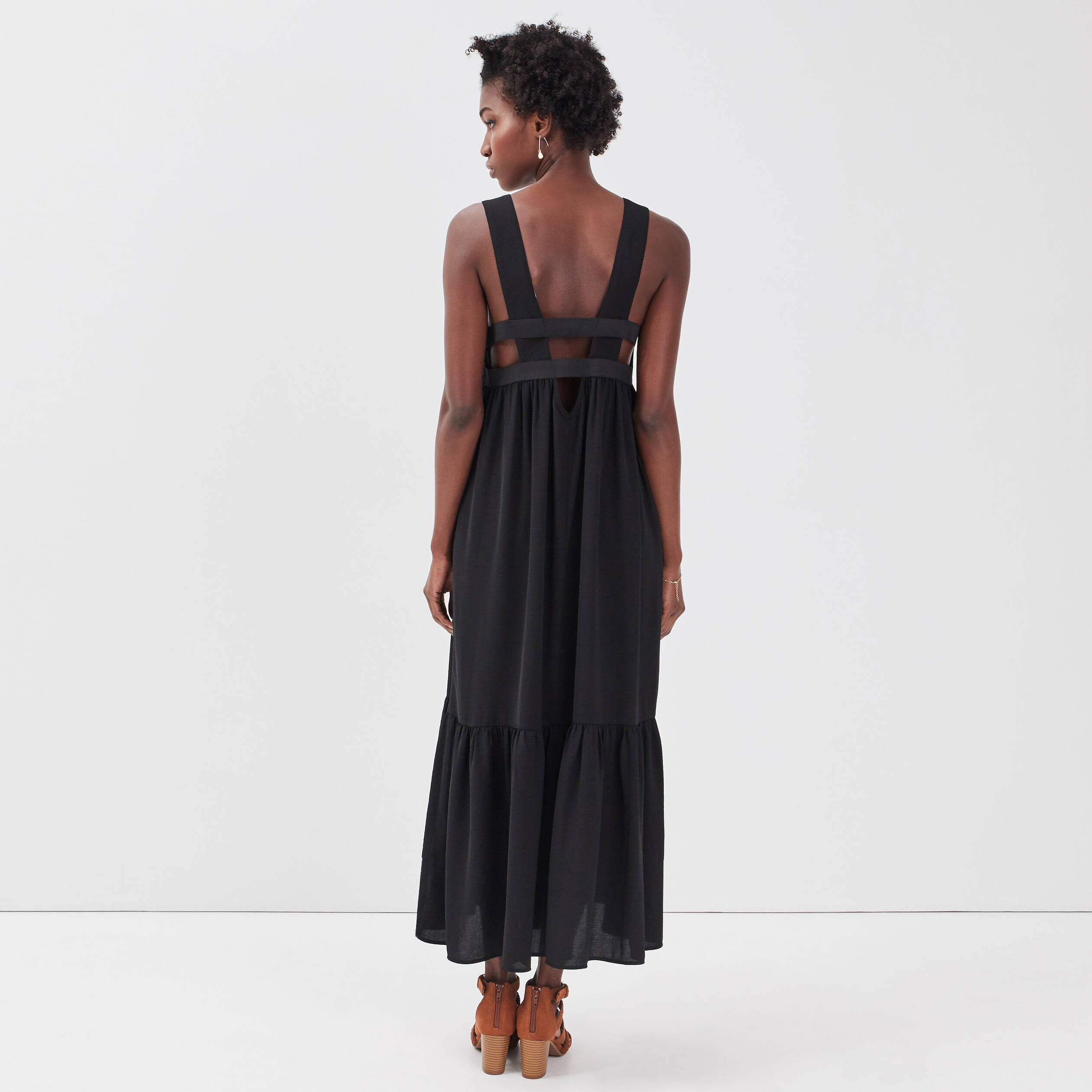 Robe longue &eacute;vas&eacute;e bretelles noir femme
