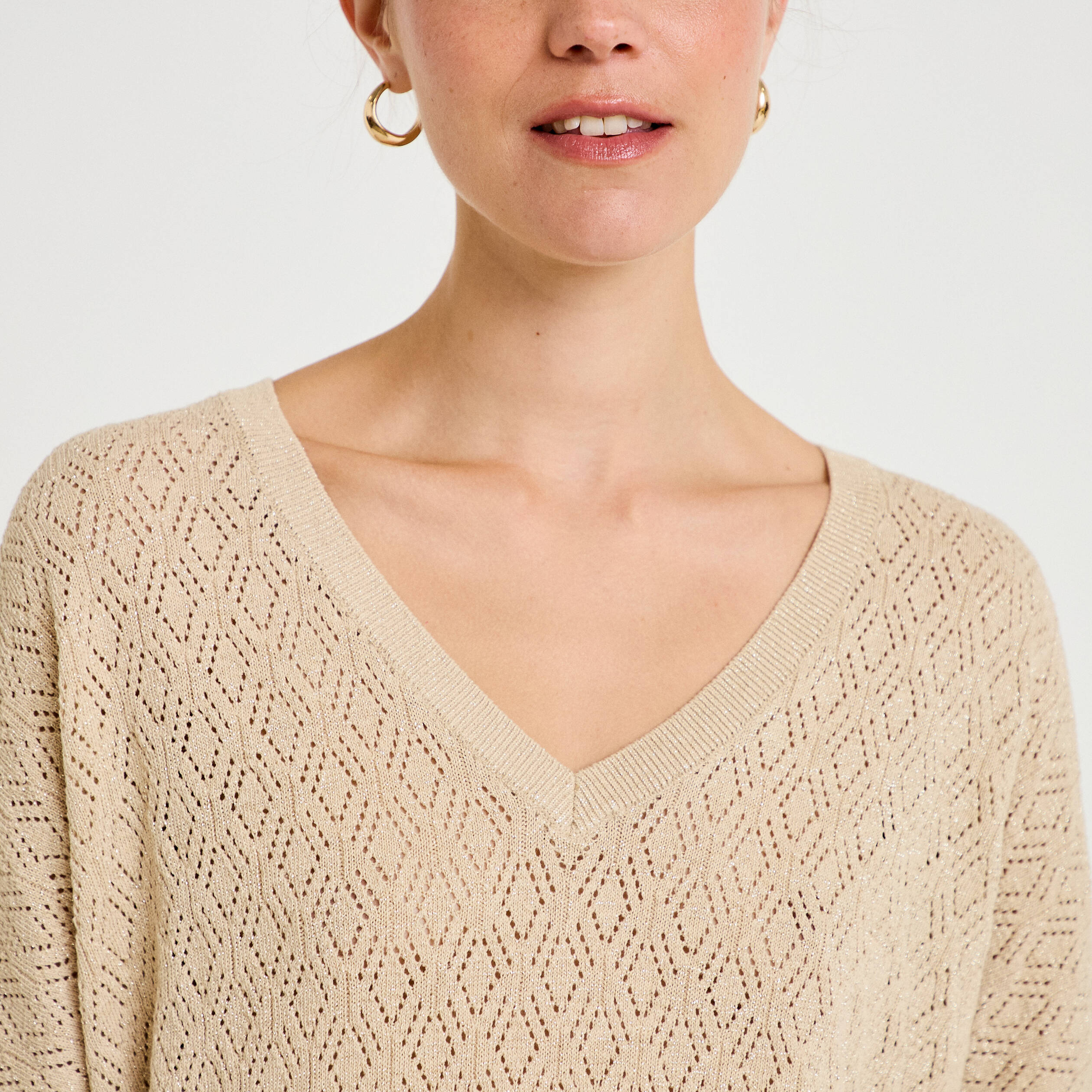 Pull ajour&eacute; col v manches courtes beige femme