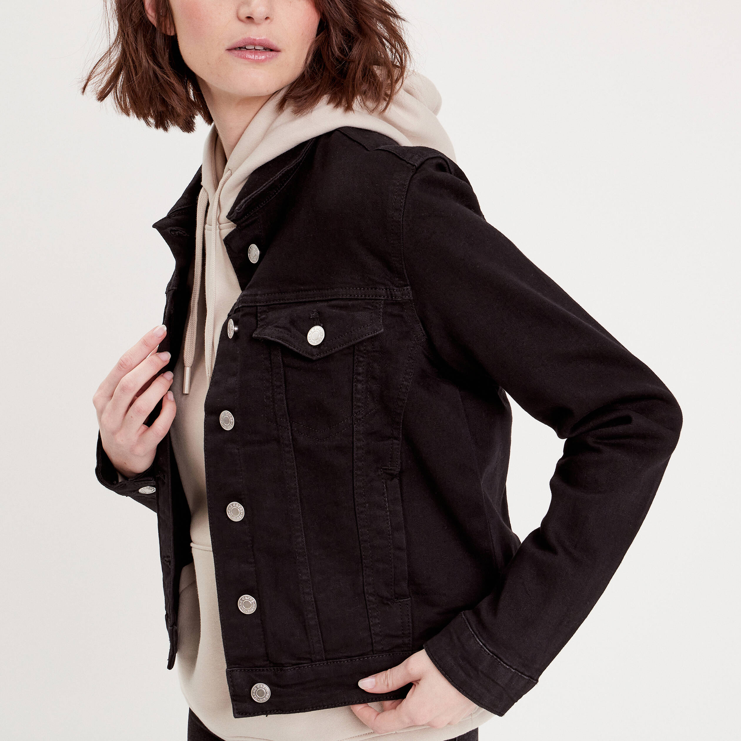 Veste droite boutonnée en jean noir femme