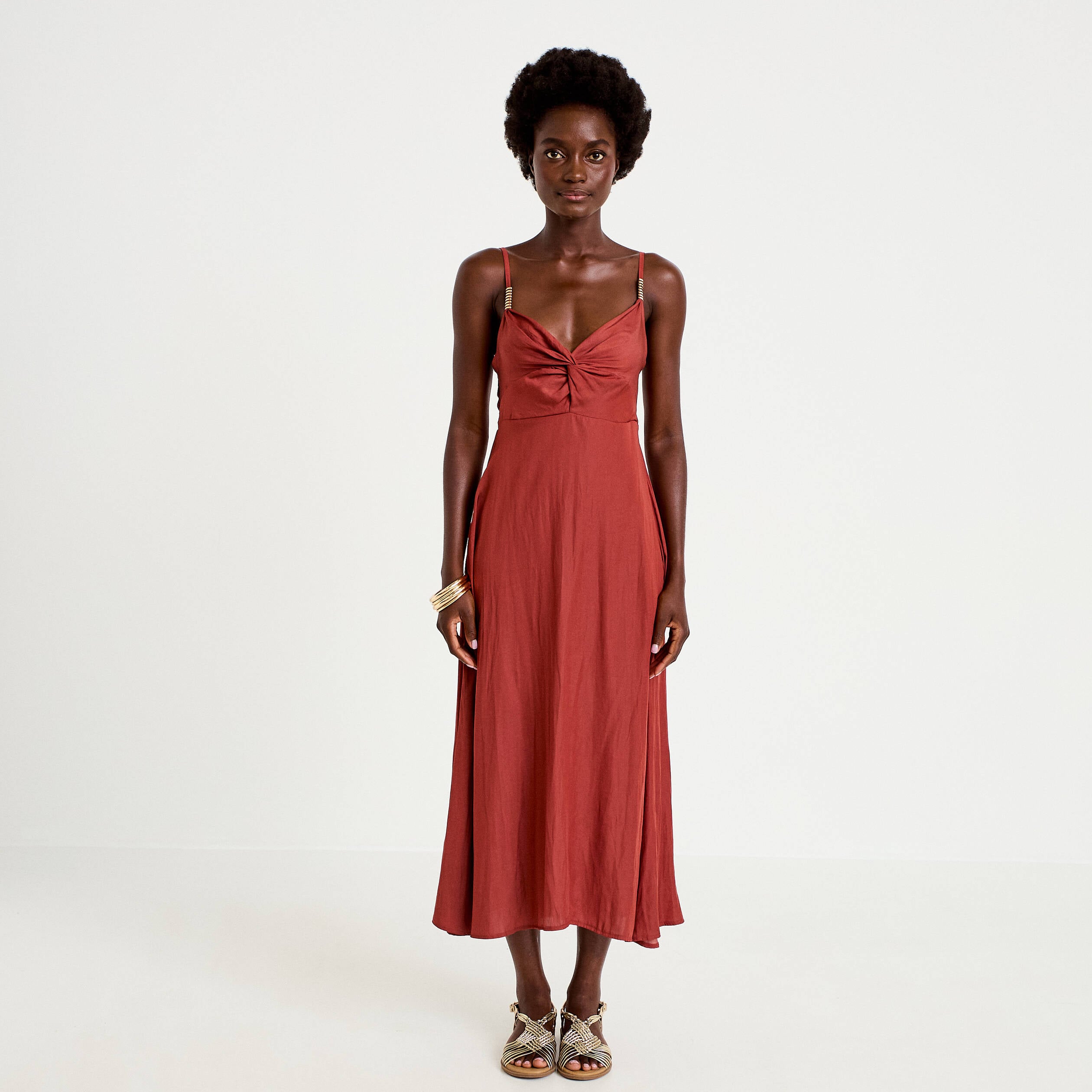 Robe longue &eacute;vas&eacute;e col v satin&eacute;e vieux rose femme