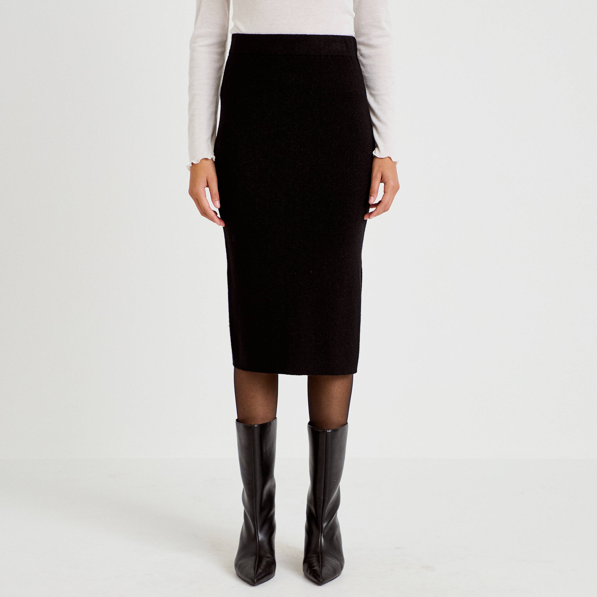 Jupe ajust&eacute;e longueur 3/4 noir femme