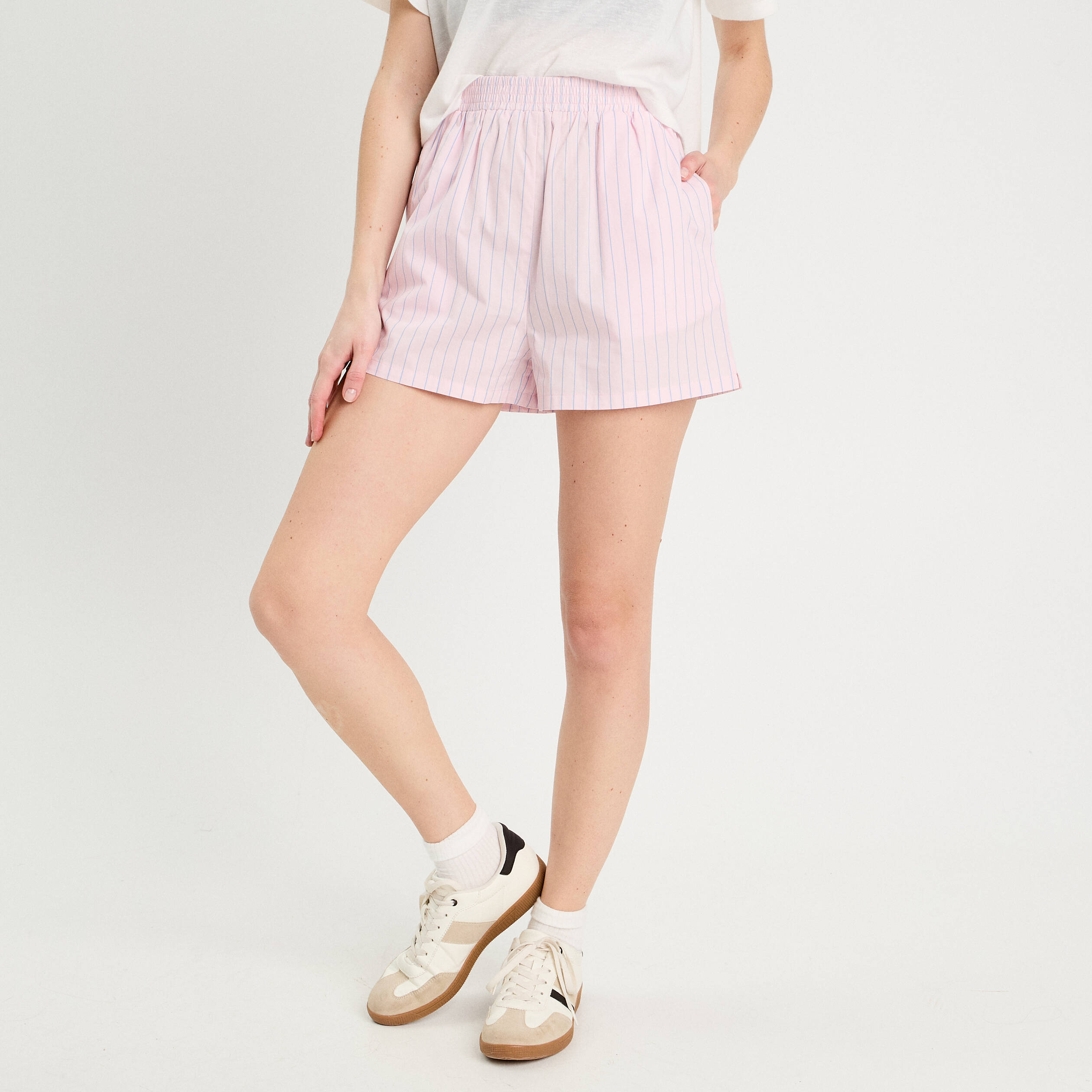 Short droit rose clair femme
