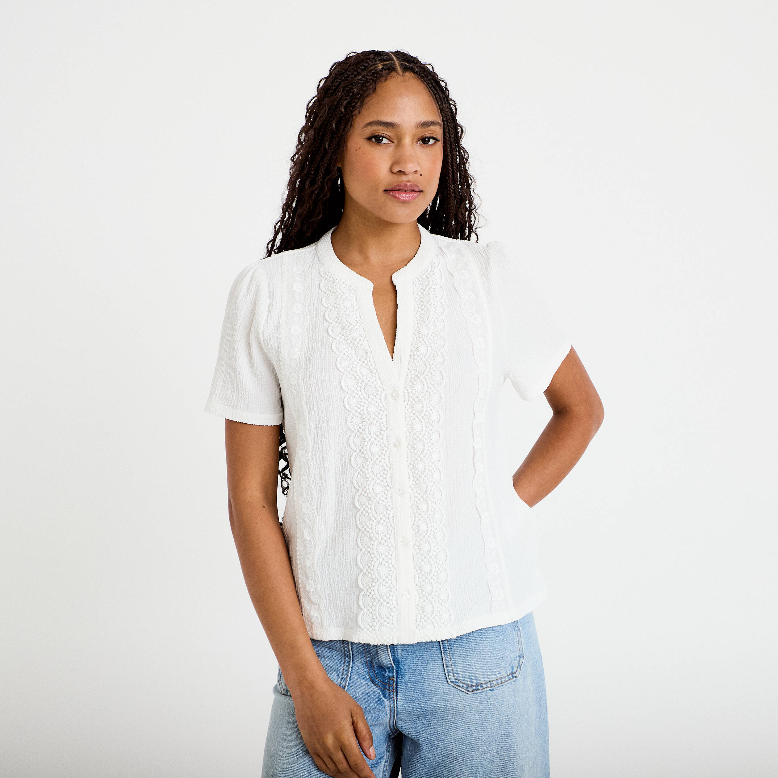 Blouse plastron brod&eacute; manches courtes ecru femme