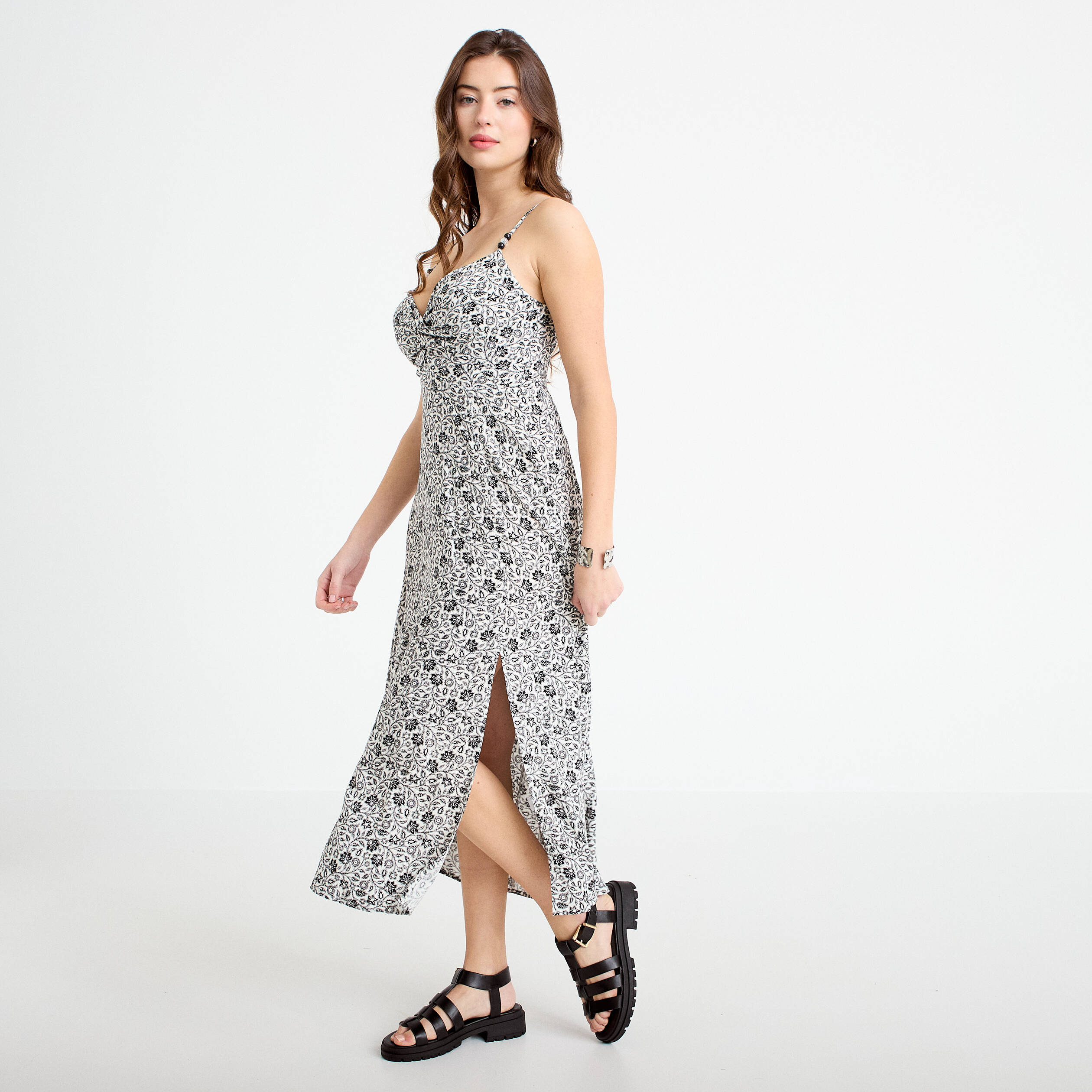 Mono KarenMillen Robe Longue à Imprimé Marbre en Résille avec Décolleté Plongeant et Détails de Bretelles | Boohoo