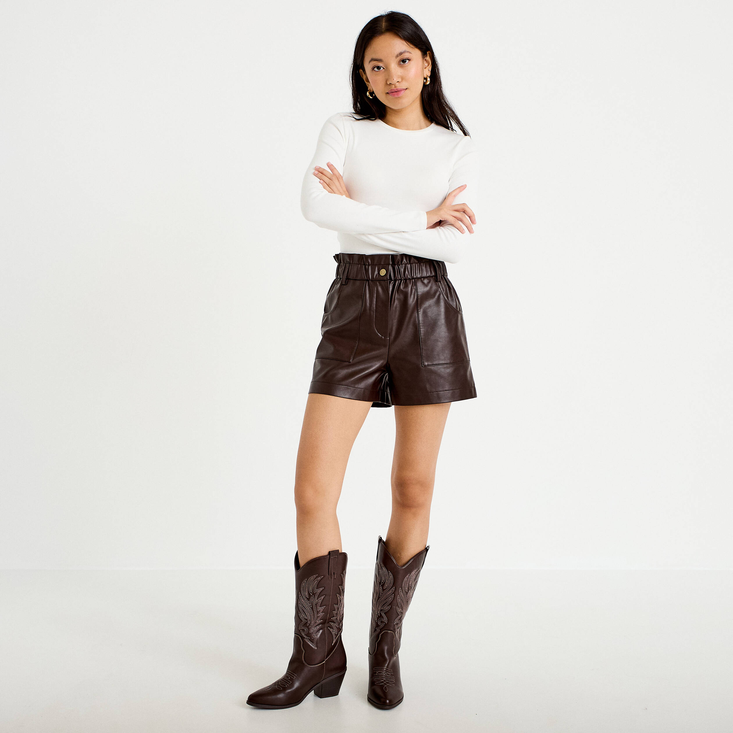 Short large taille haute en similicuir marron fonc&eacute; femme
