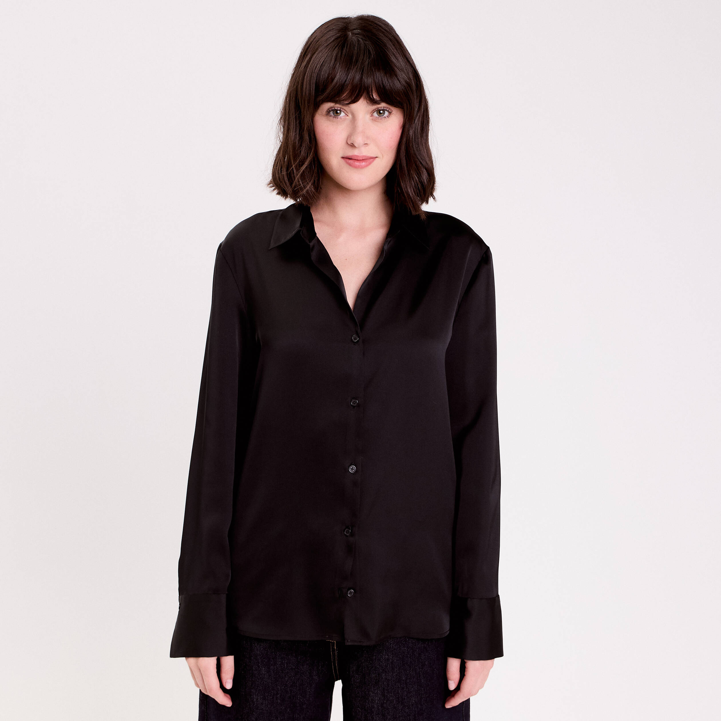 Chemise satin&eacute;e noir femme