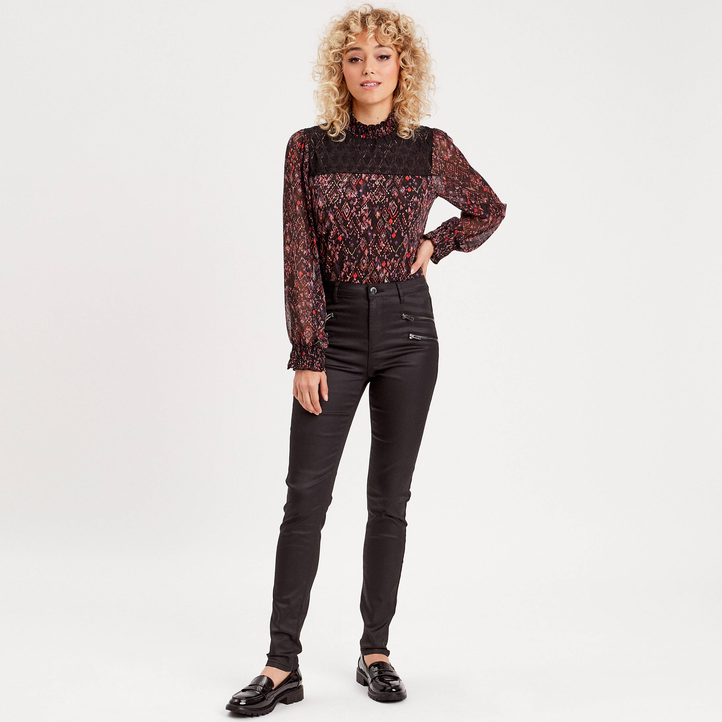 blouse col montant smocke noir femme Blouse col montant smocké noir femme