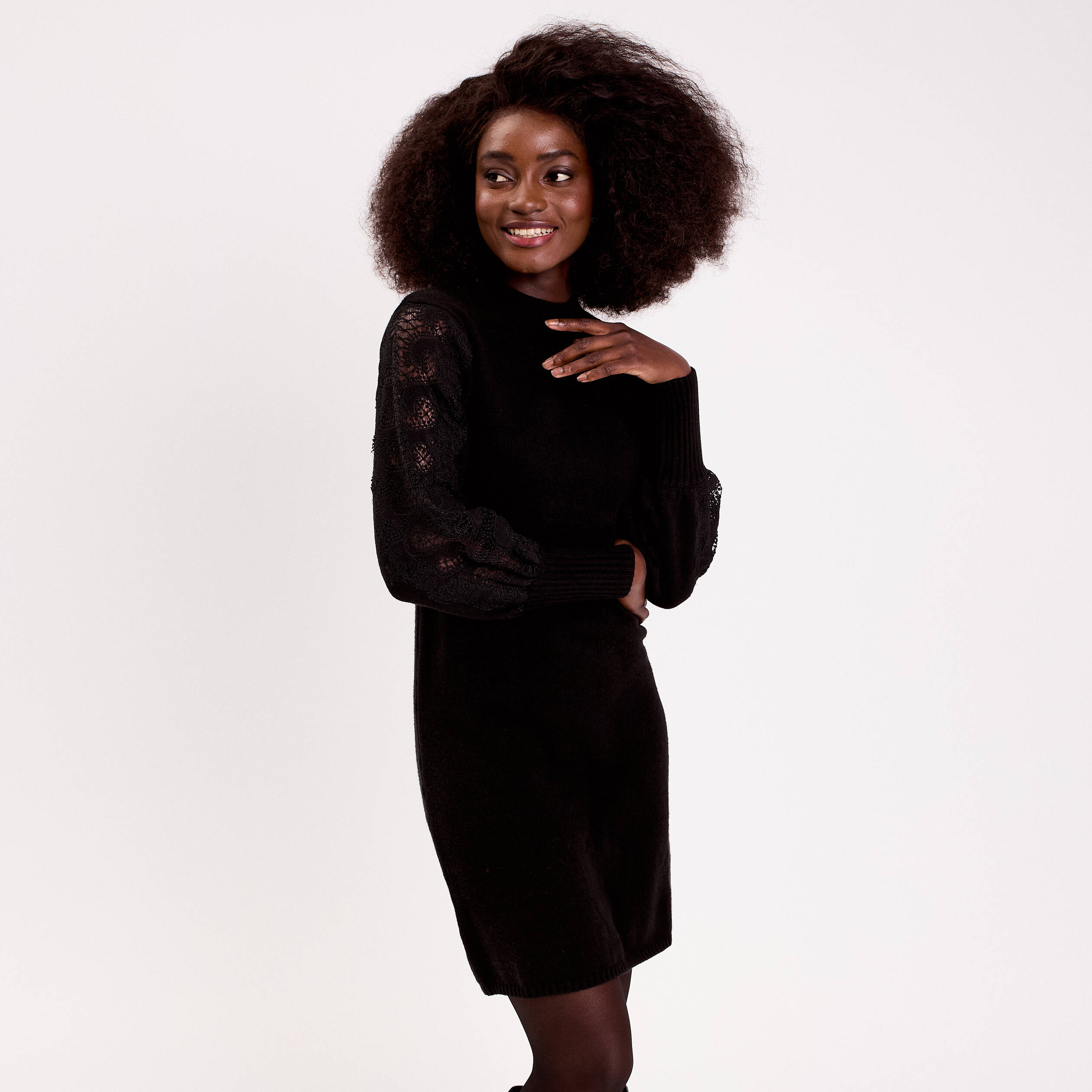 Robe droite genou col montant dentelle noir femme