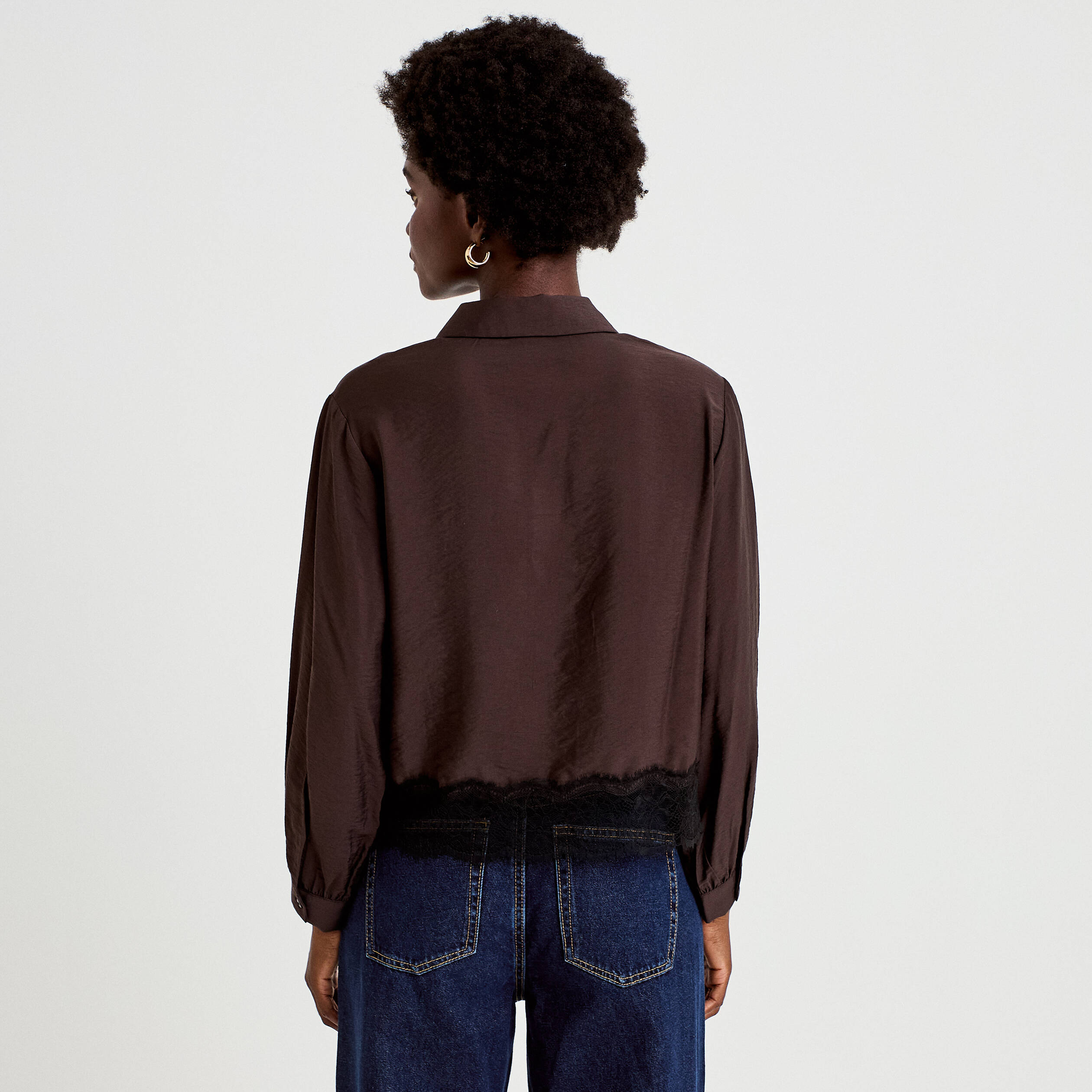 Chemise droite manches longues dentelle marron fonc&eacute; femme