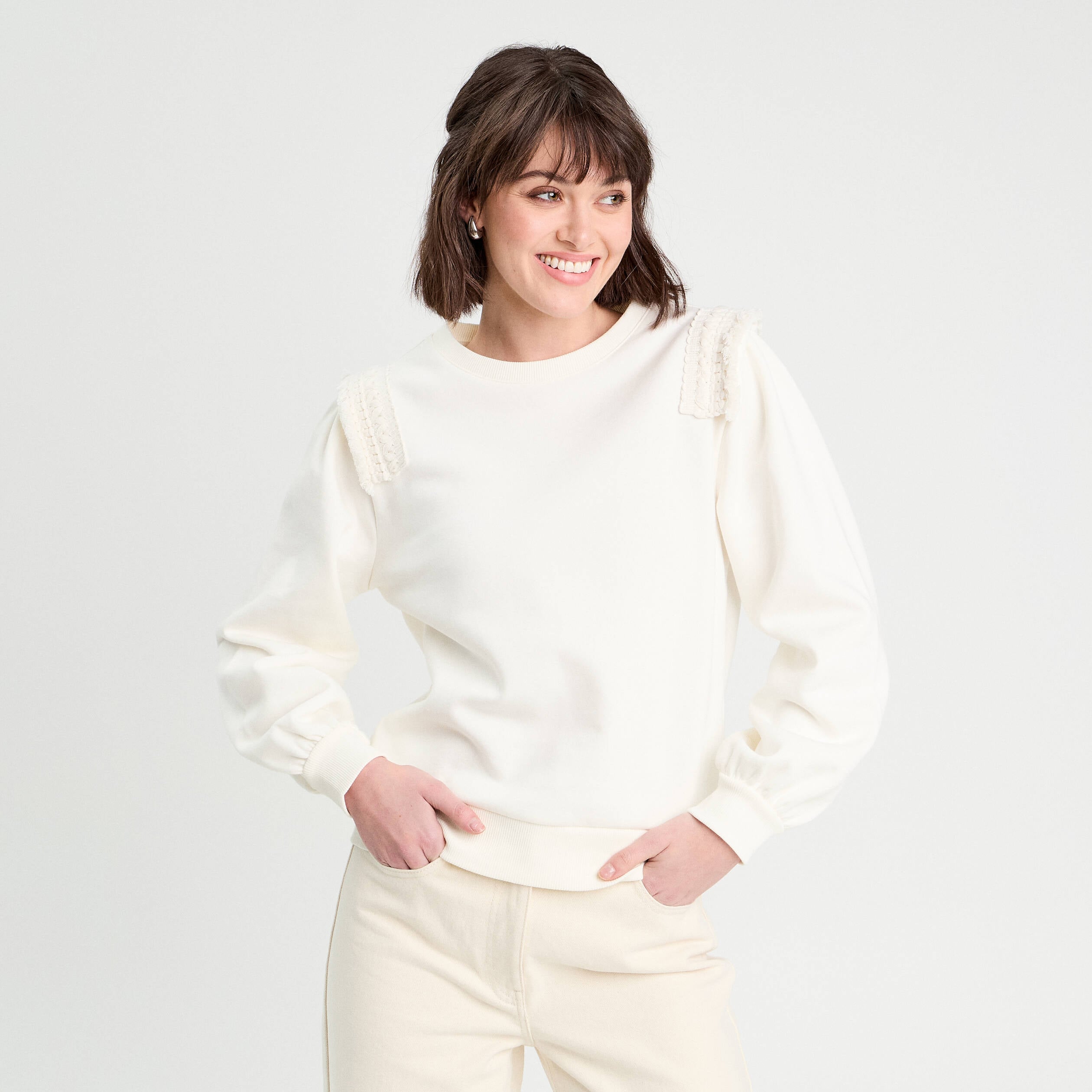 Sweat d&eacute;tails franges ecru femme