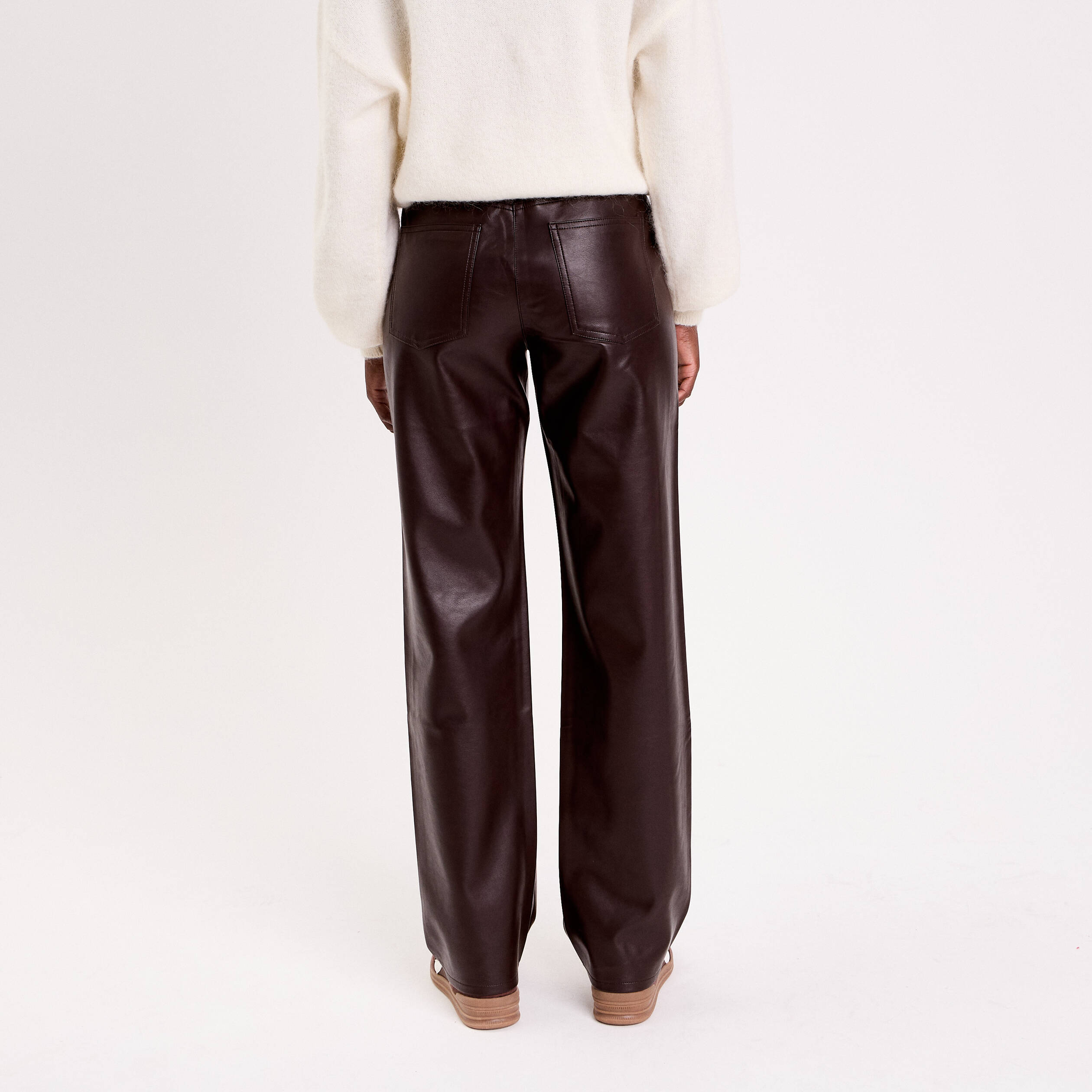 Pantalon droit similicuir marron fonc&eacute; femme