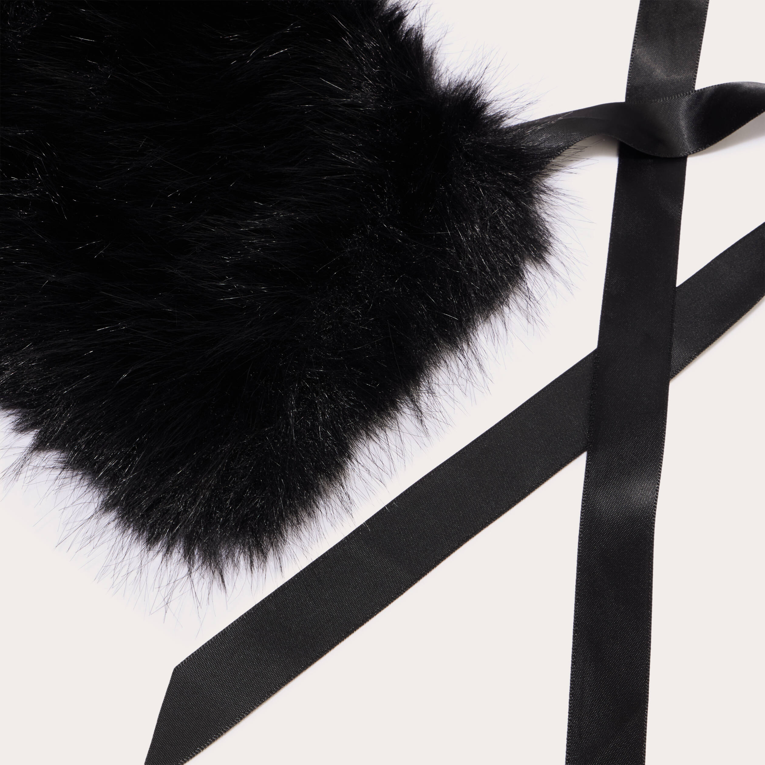 Foulard en fausse fourrure noir femme