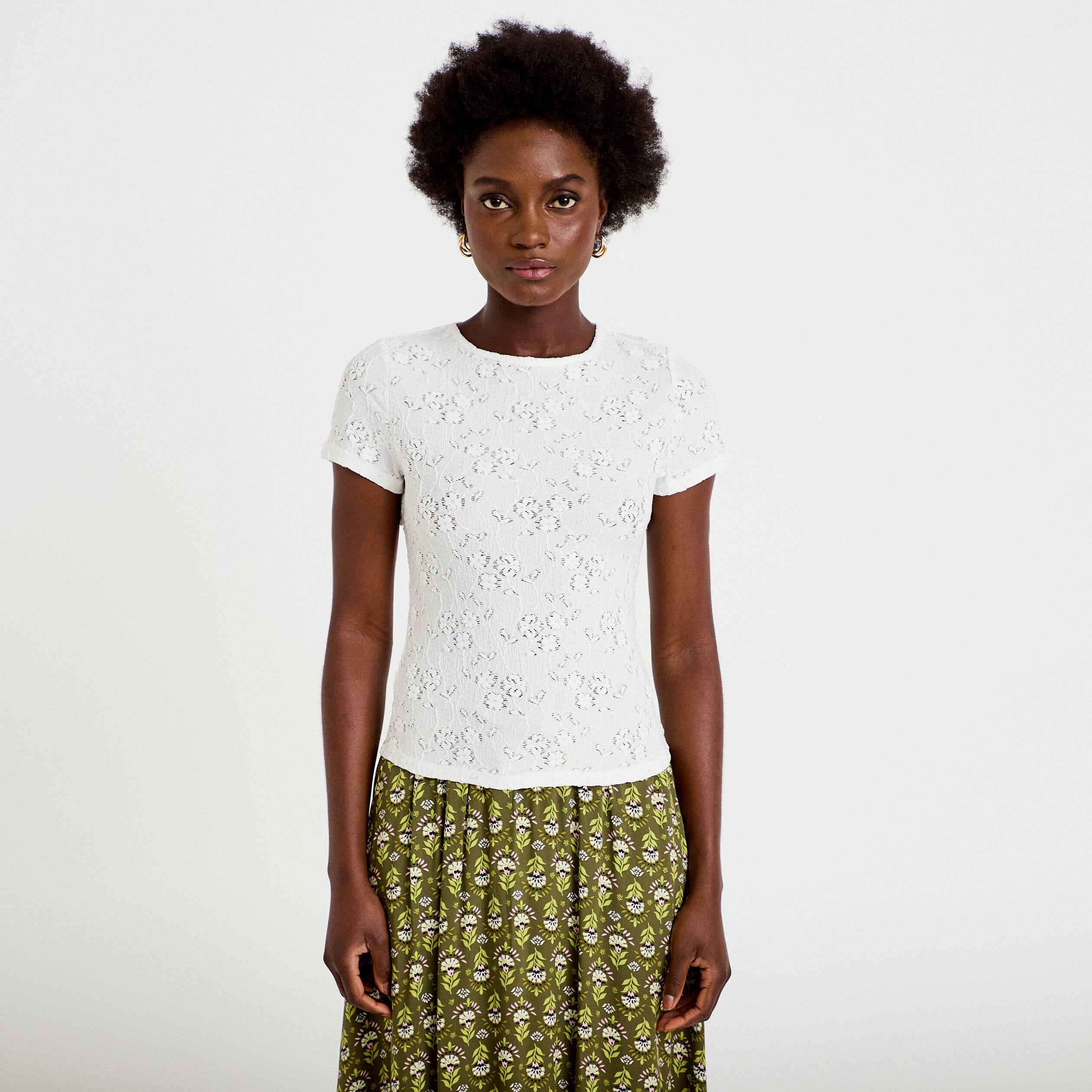 T-shirt ajust&eacute; &agrave; relief manches courtes ecru femme