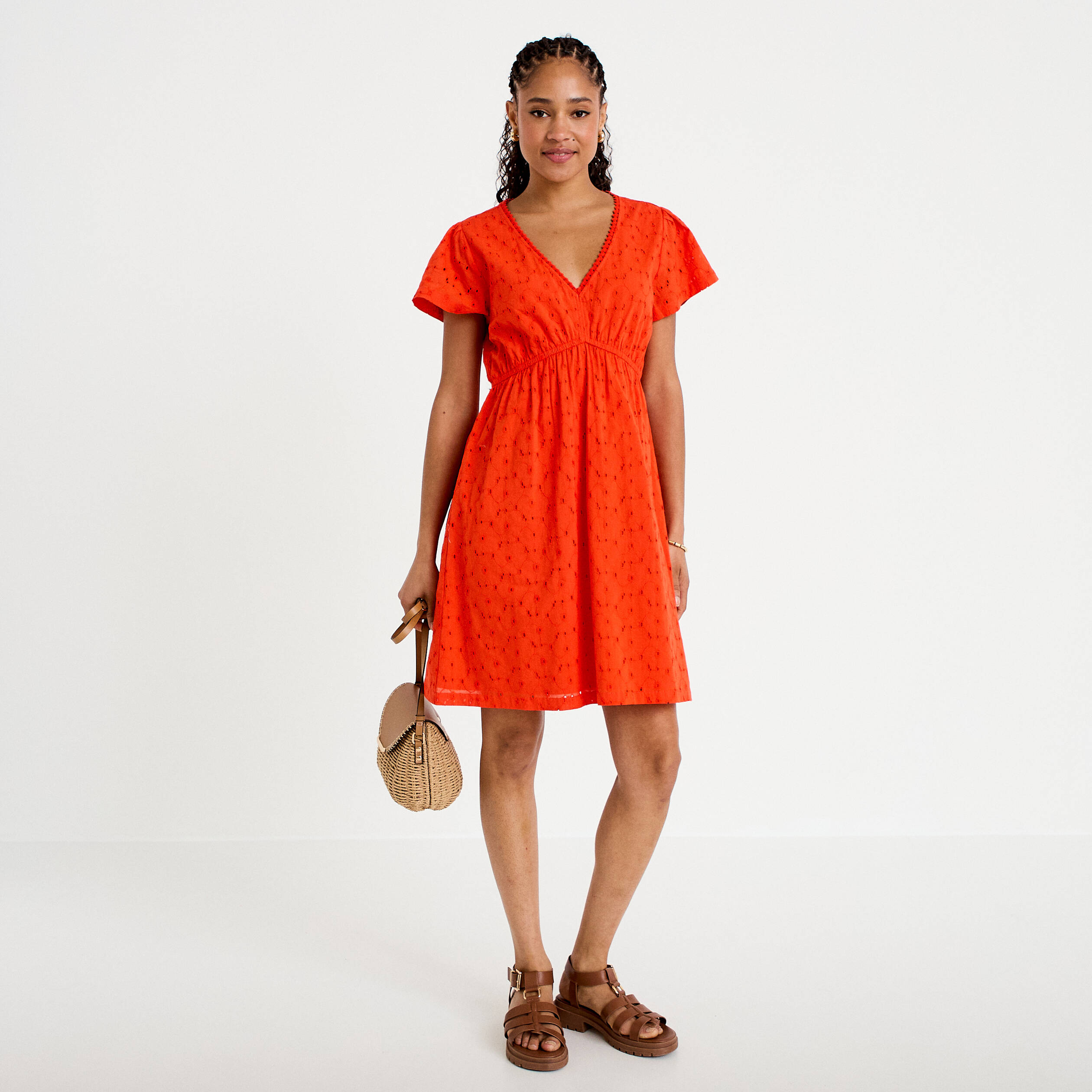 Robe courte &eacute;vas&eacute;e d&eacute;collet&eacute; brod&eacute;e orange fonc&eacute; femme